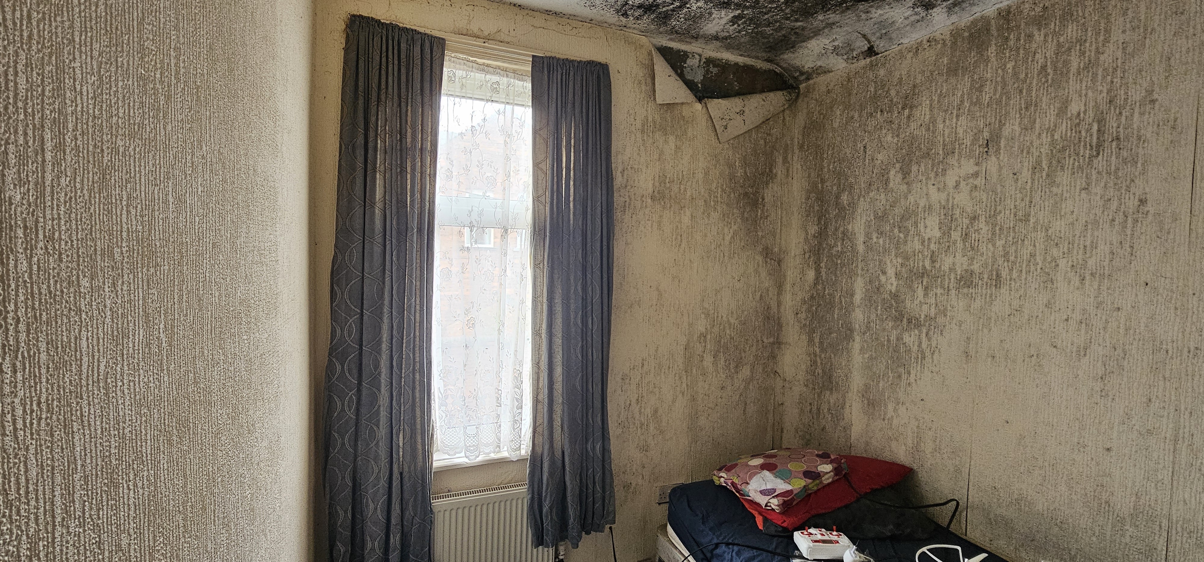 VACANT - Freehold Mid Terraced House 