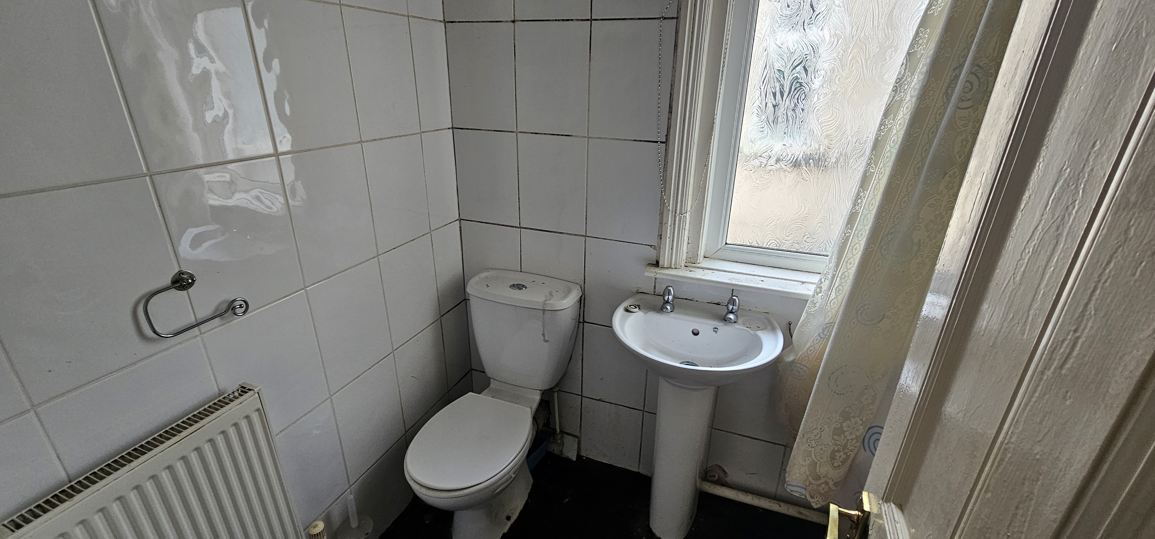 VACANT - Freehold Mid Terraced House 