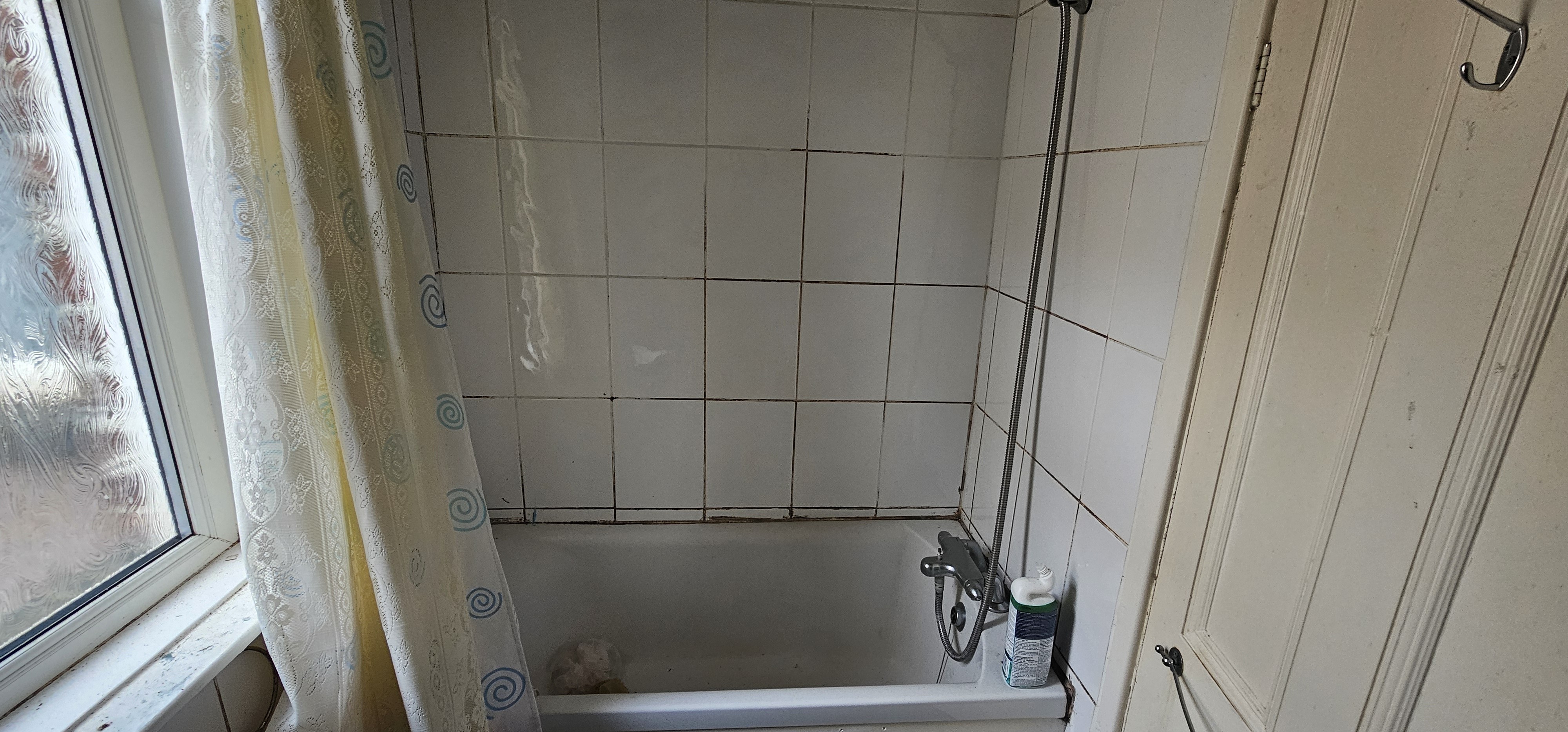 VACANT - Freehold Mid Terraced House 