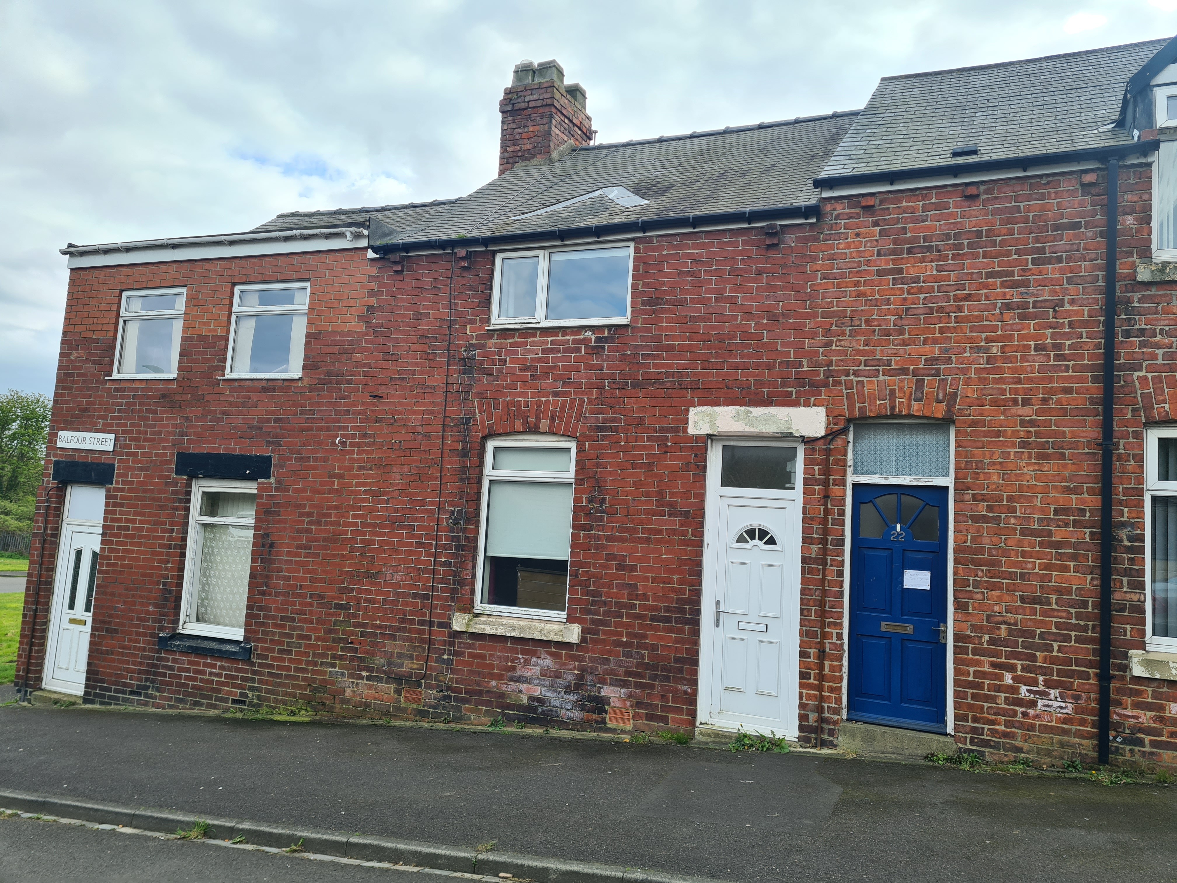 VACANT - Freehold Mid Terrace House