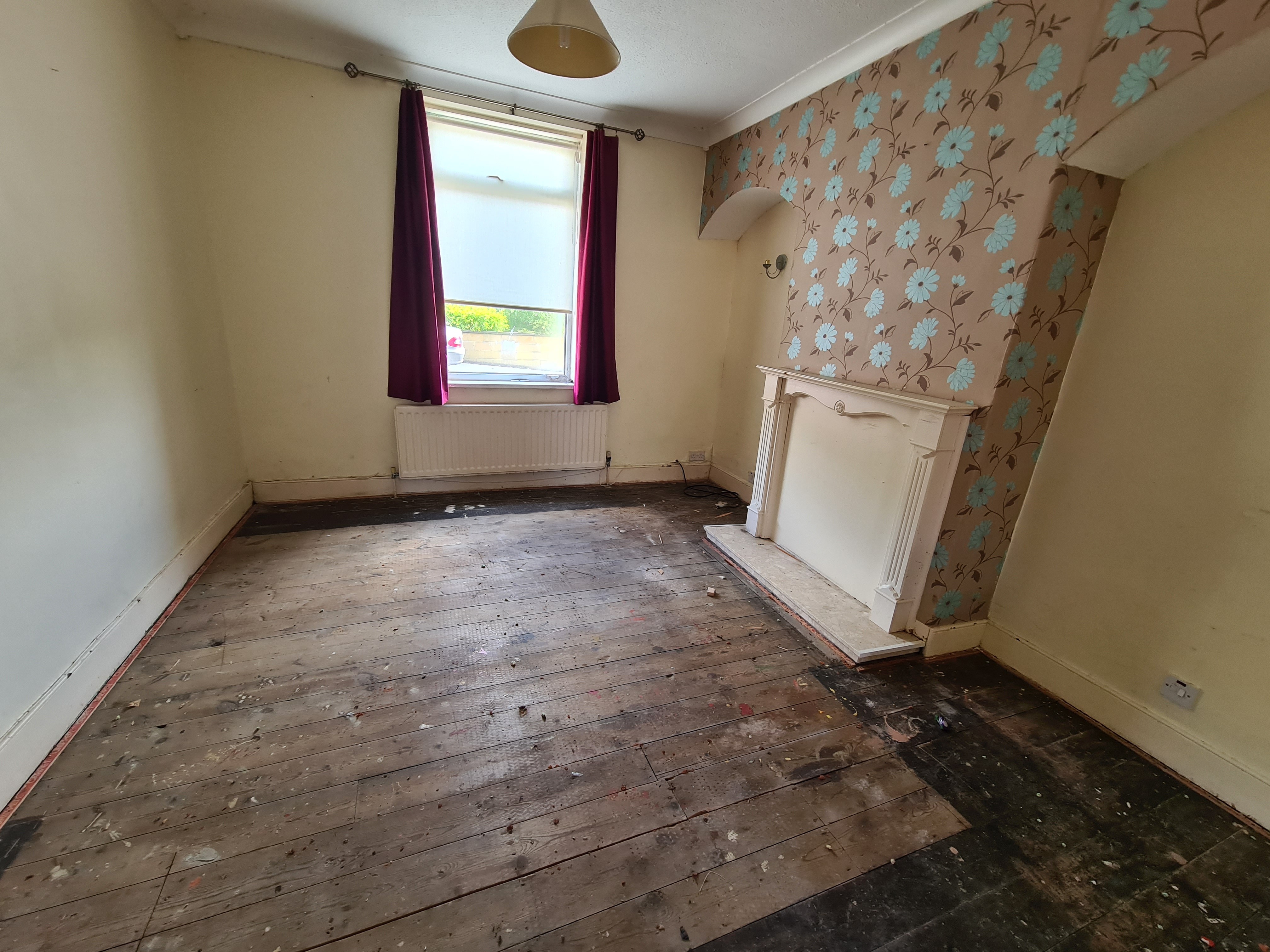 VACANT - Freehold Mid Terrace House