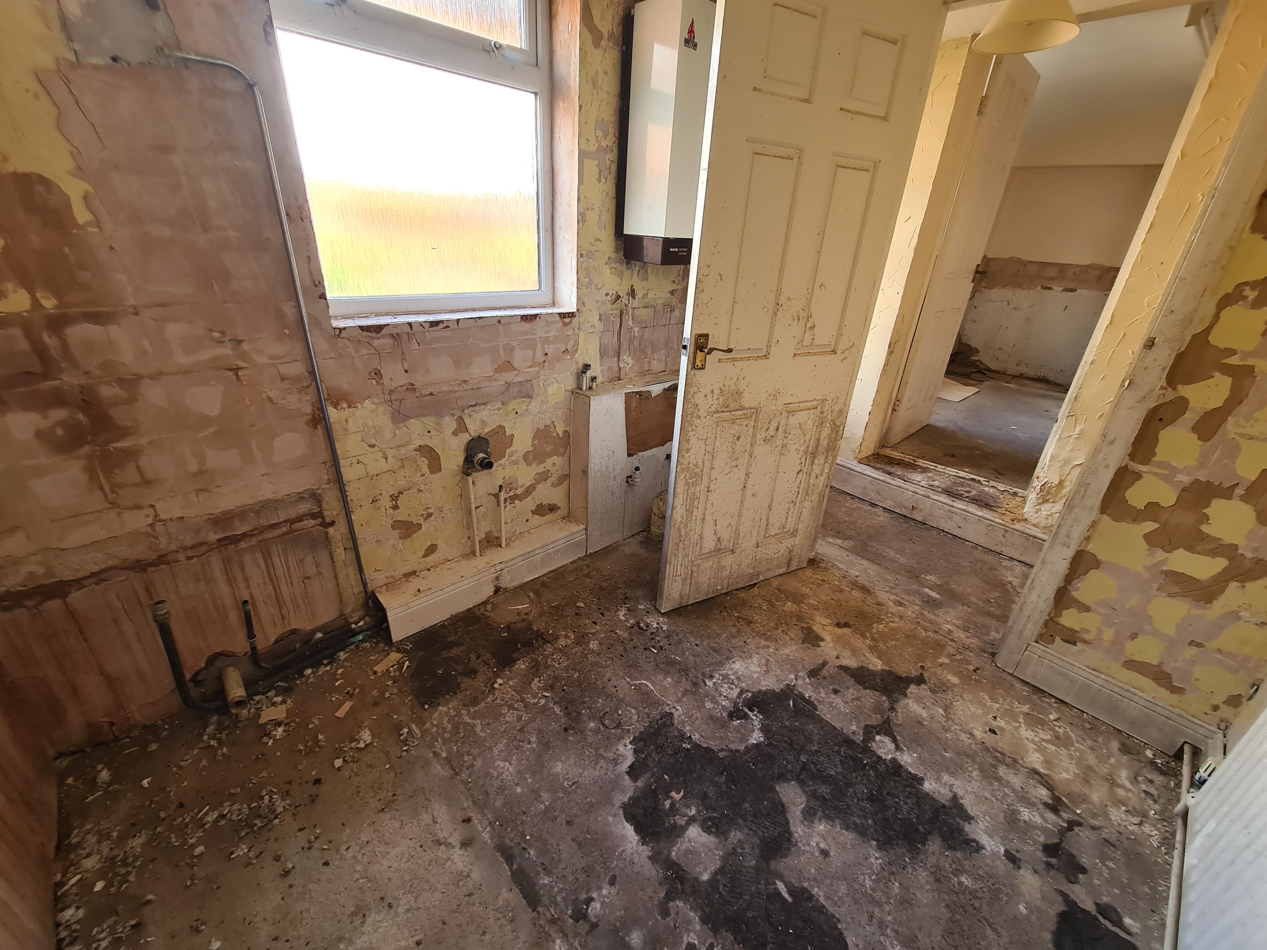 VACANT - Freehold Mid Terrace House