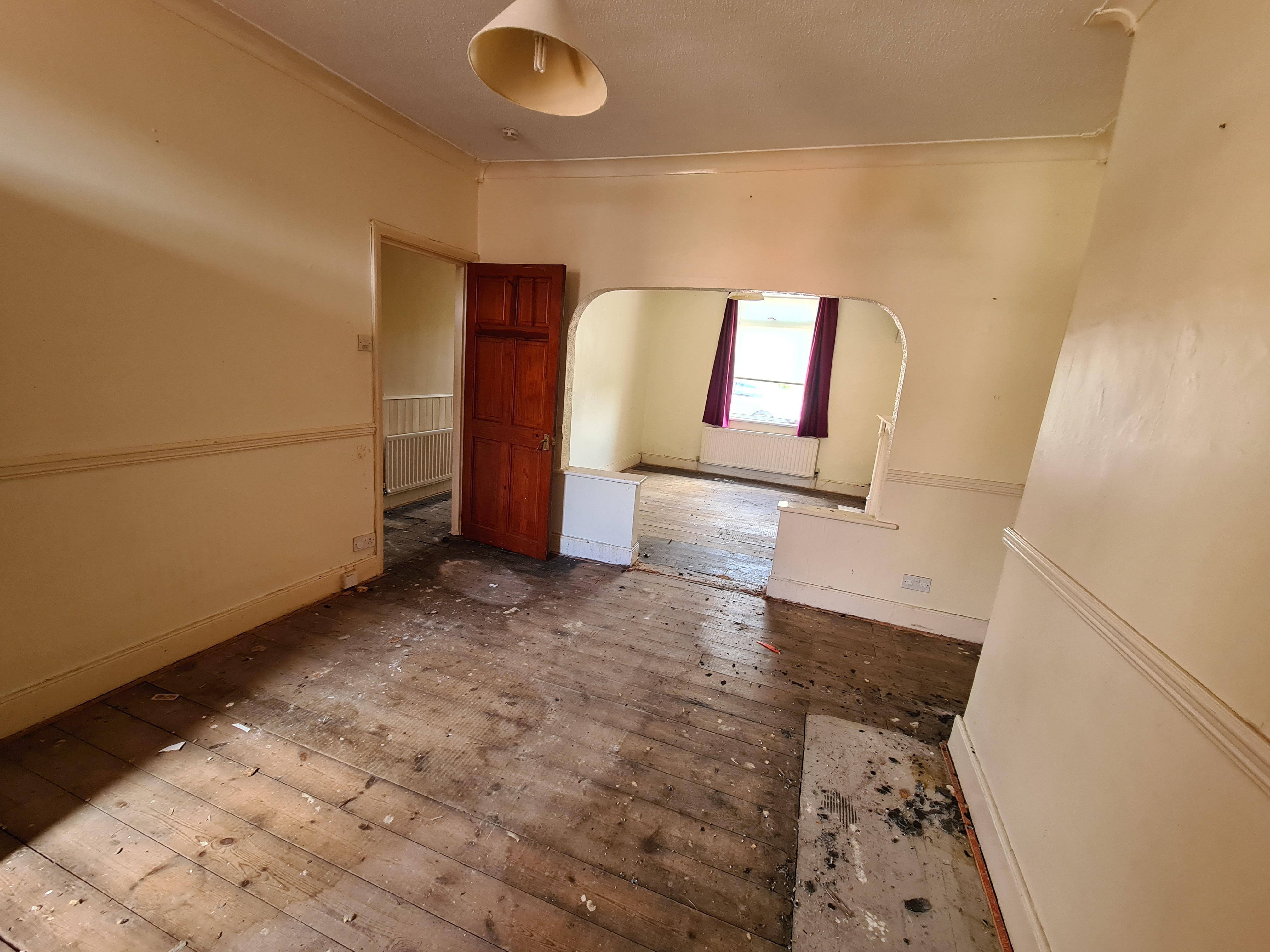 VACANT - Freehold Mid Terrace House