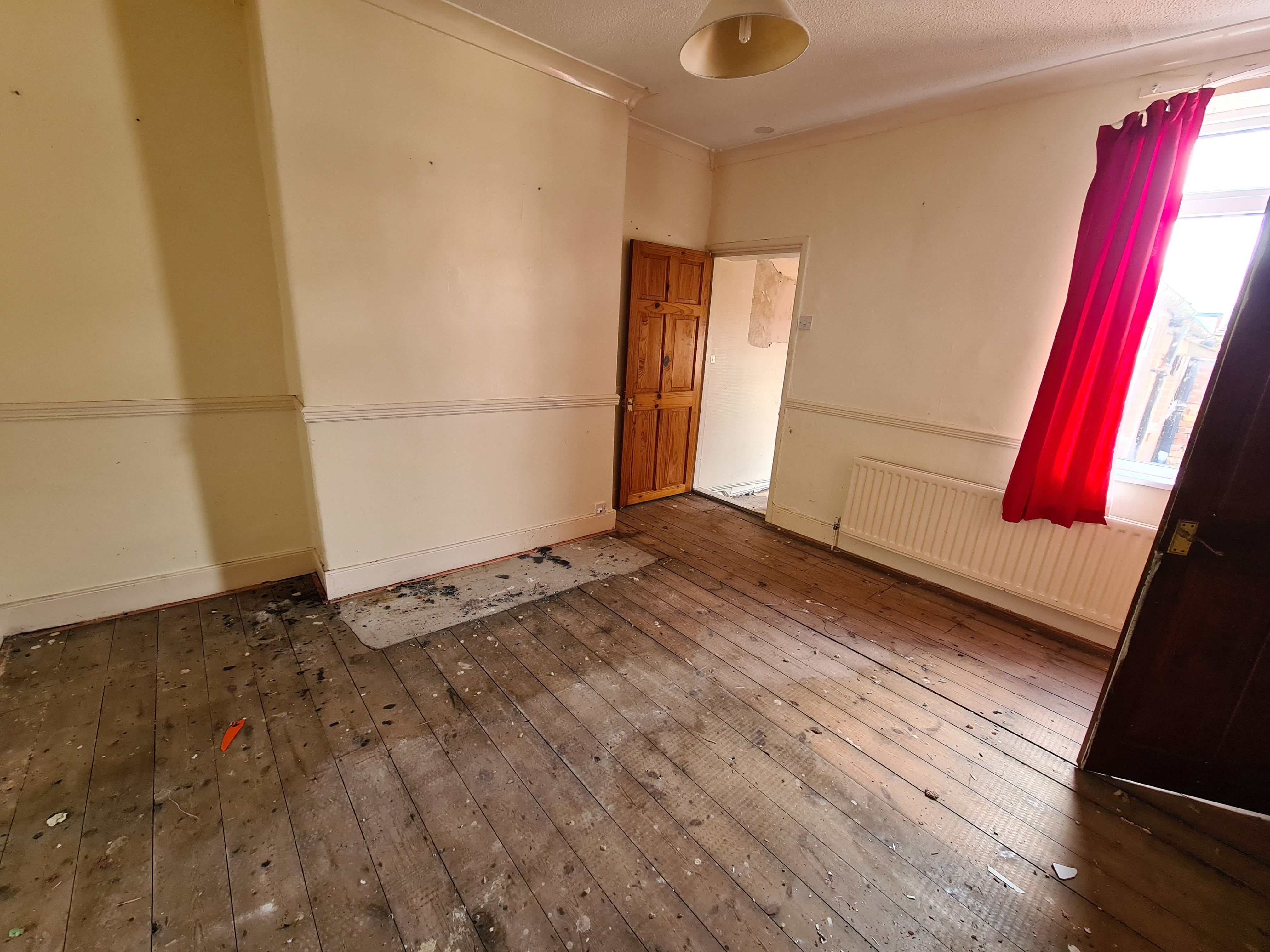 VACANT - Freehold Mid Terrace House