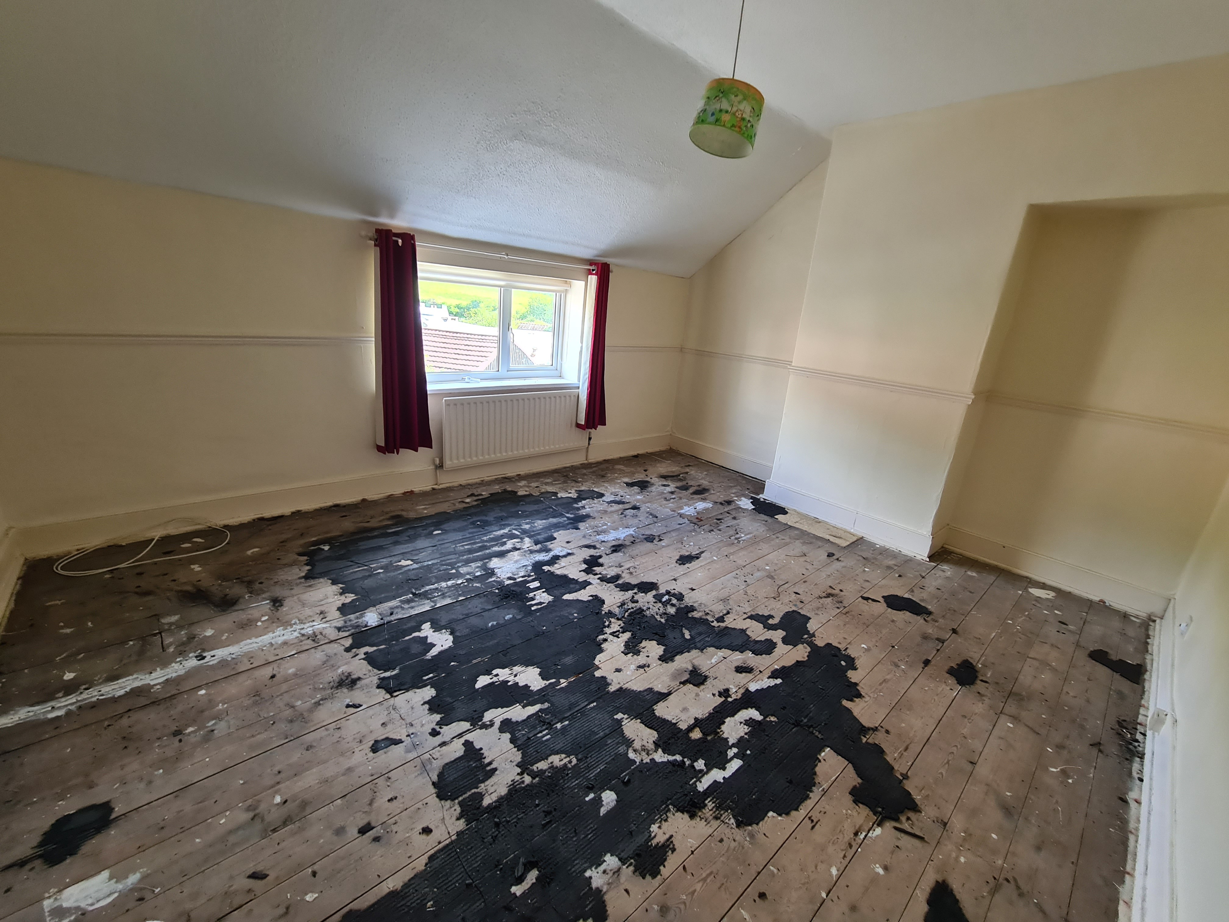 VACANT - Freehold Mid Terrace House