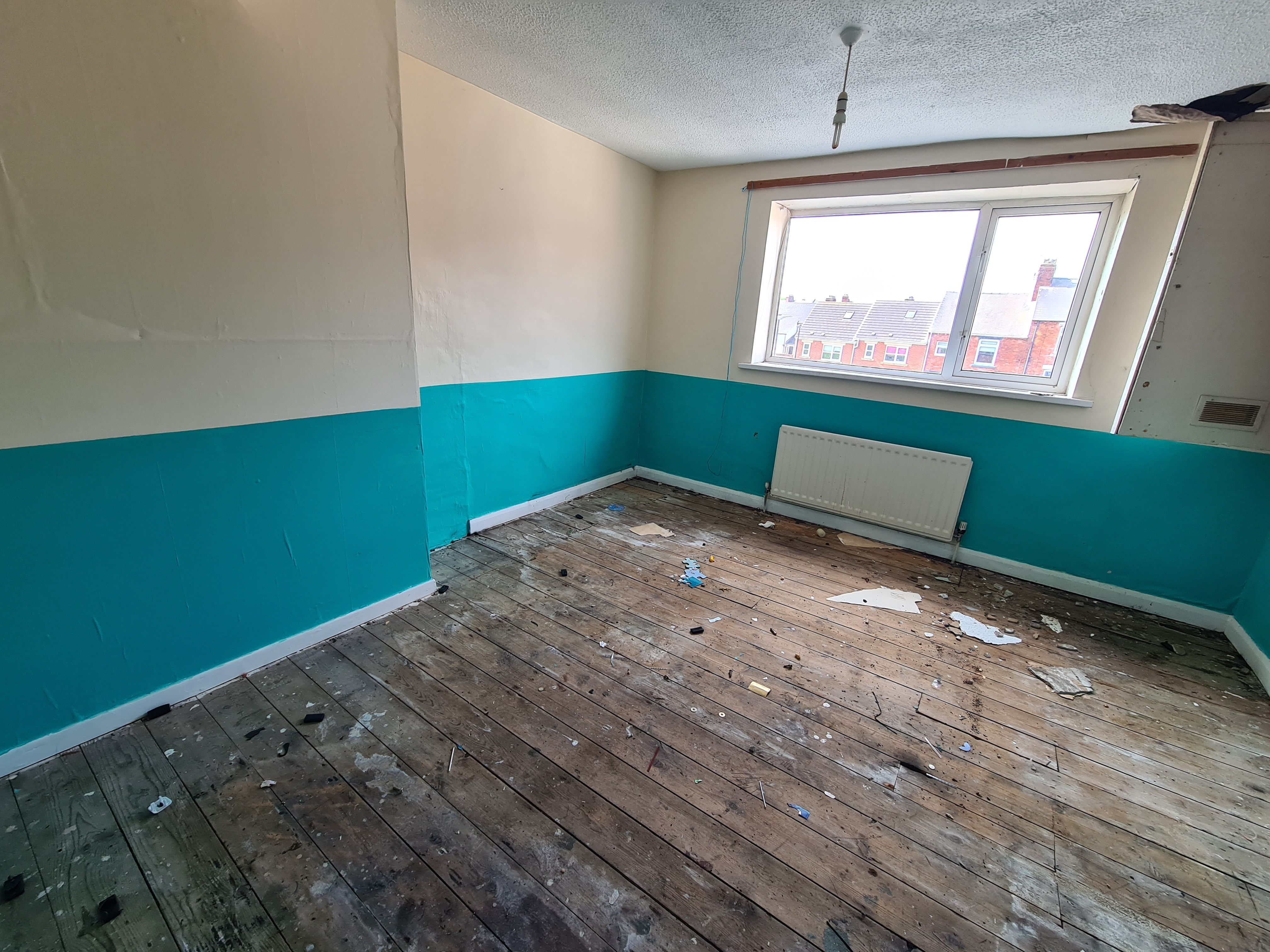 VACANT - Freehold Mid Terrace House