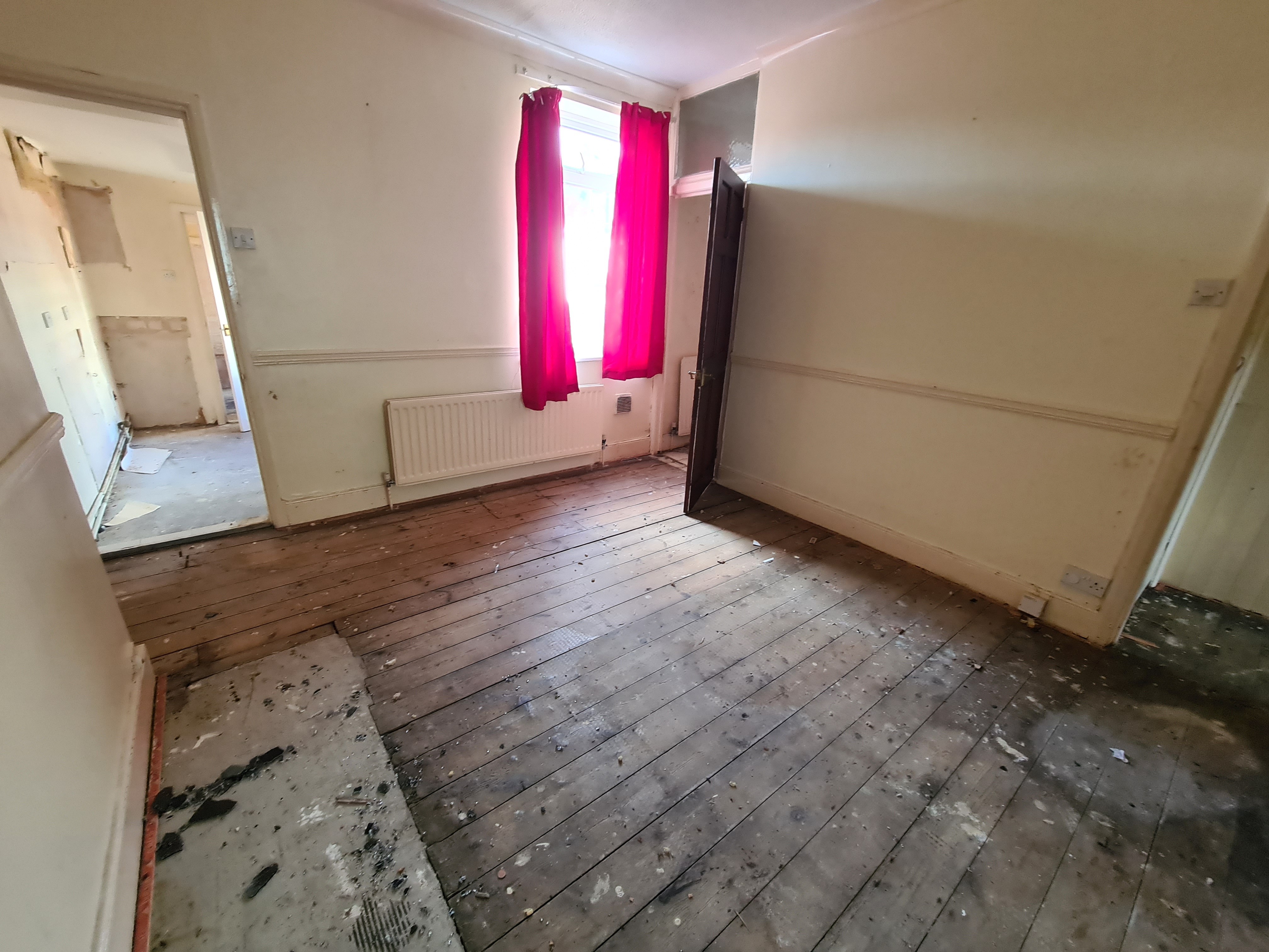 VACANT - Freehold Mid Terrace House