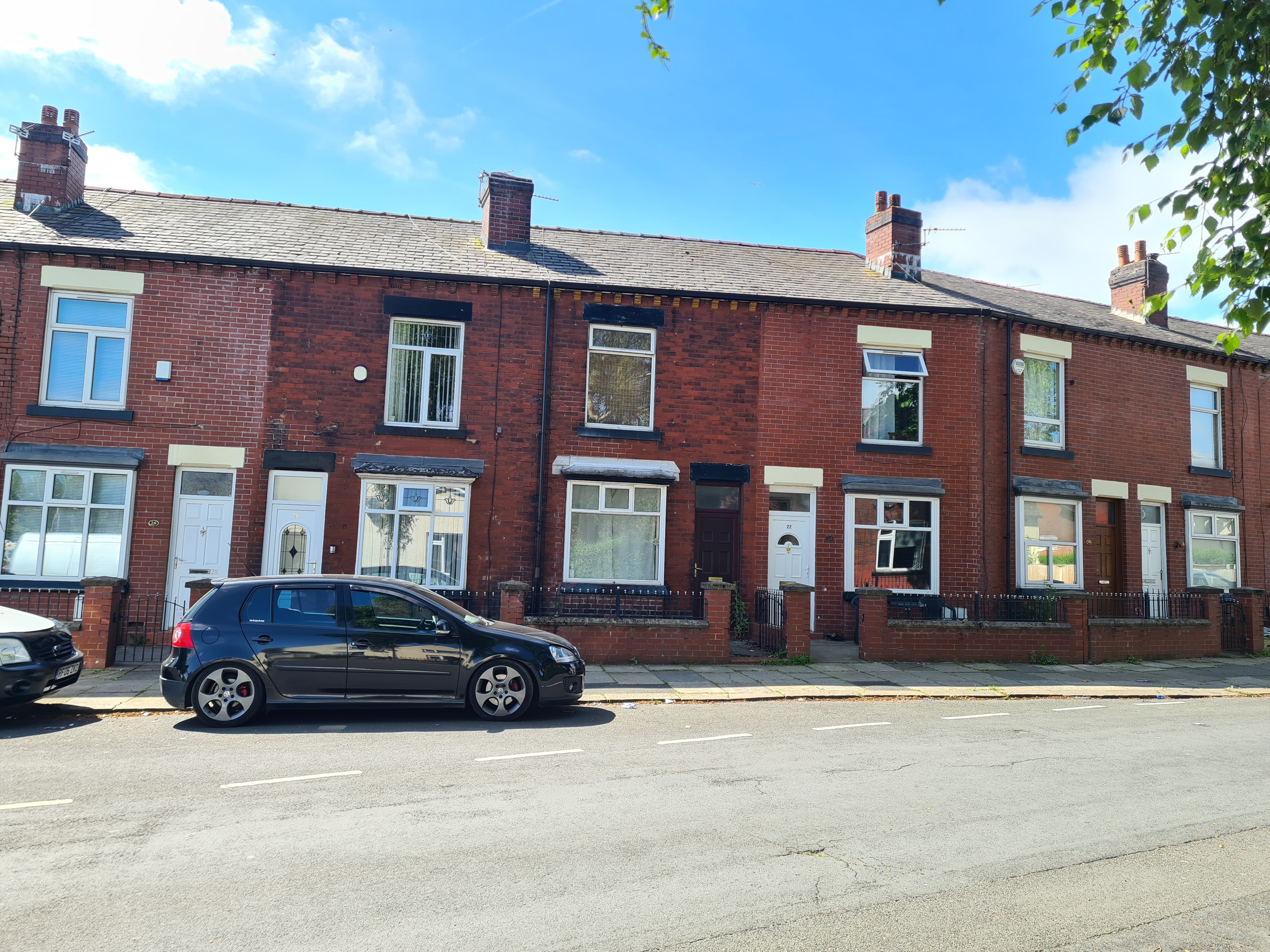 INVESTMENT - Leasehold Mid Terrace House