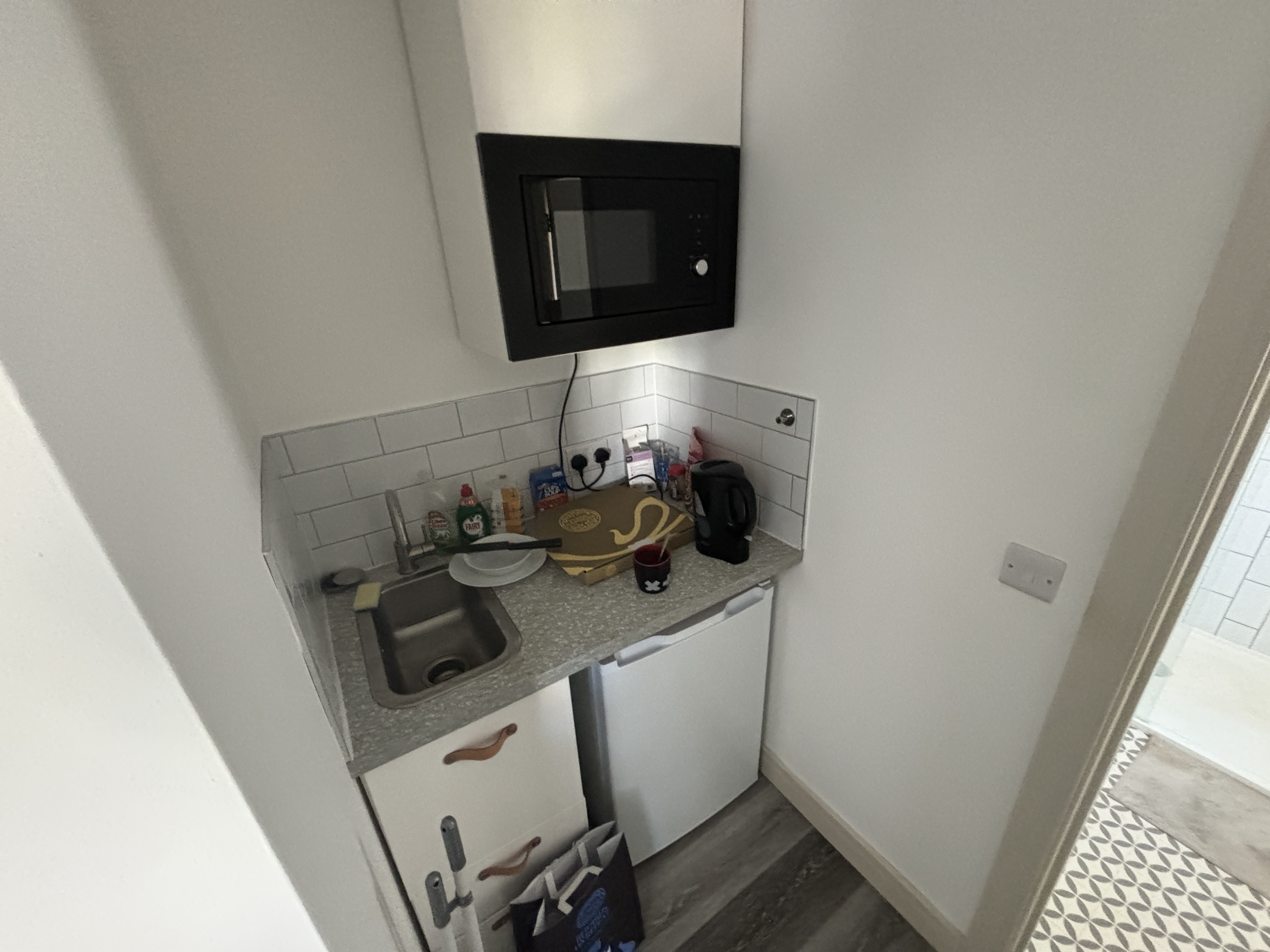 INVESTMENT - Freehold Semi-Detached HMO Building