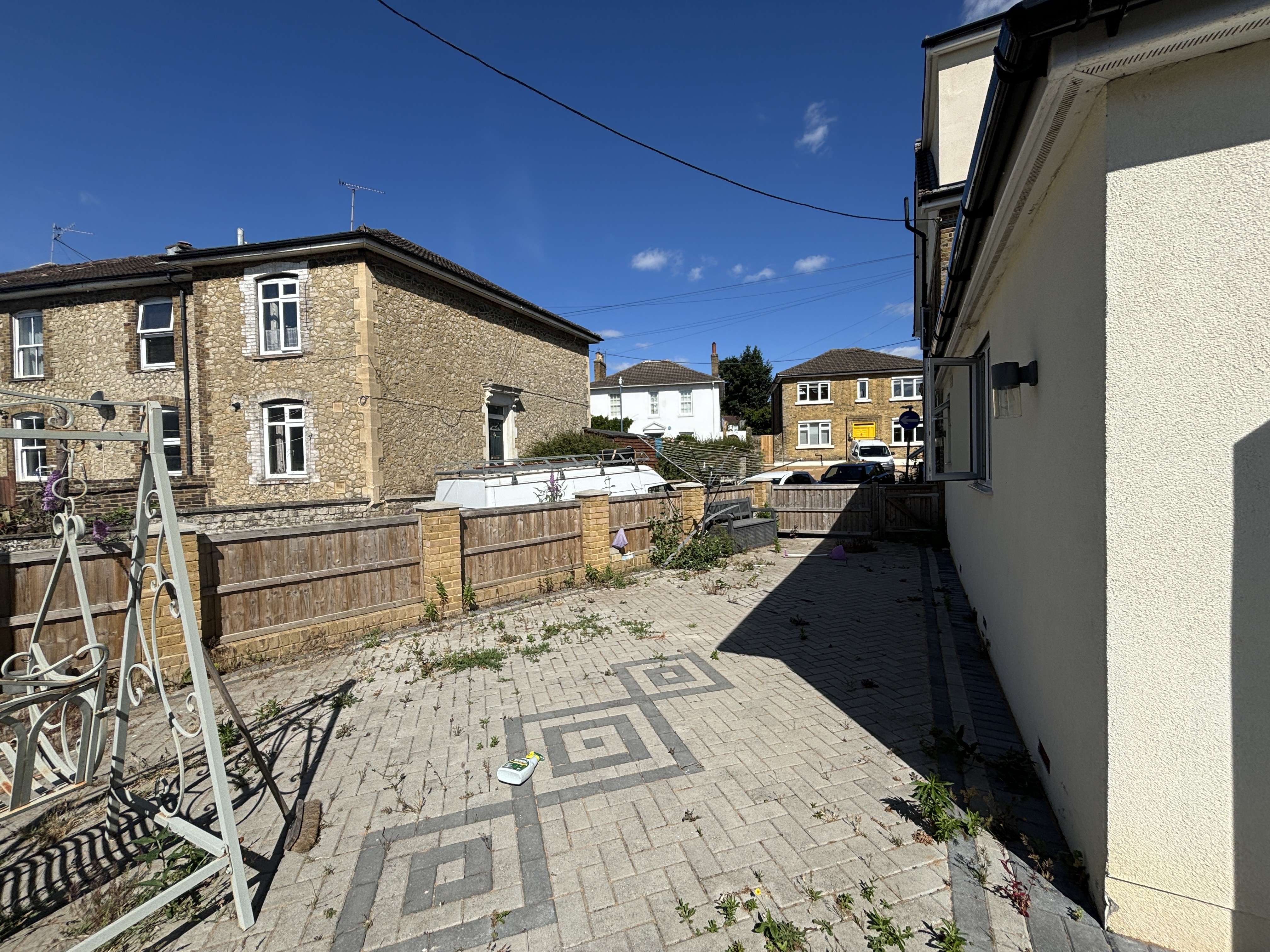 INVESTMENT - Freehold Semi-Detached HMO Building