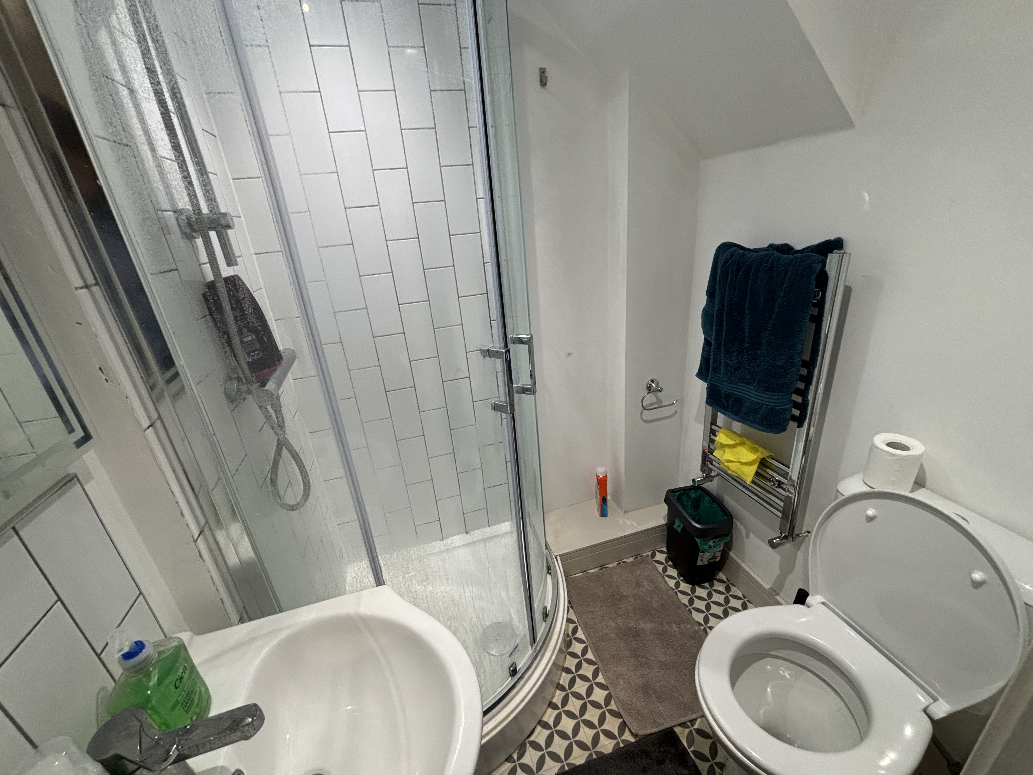 INVESTMENT - Freehold Semi-Detached HMO Building