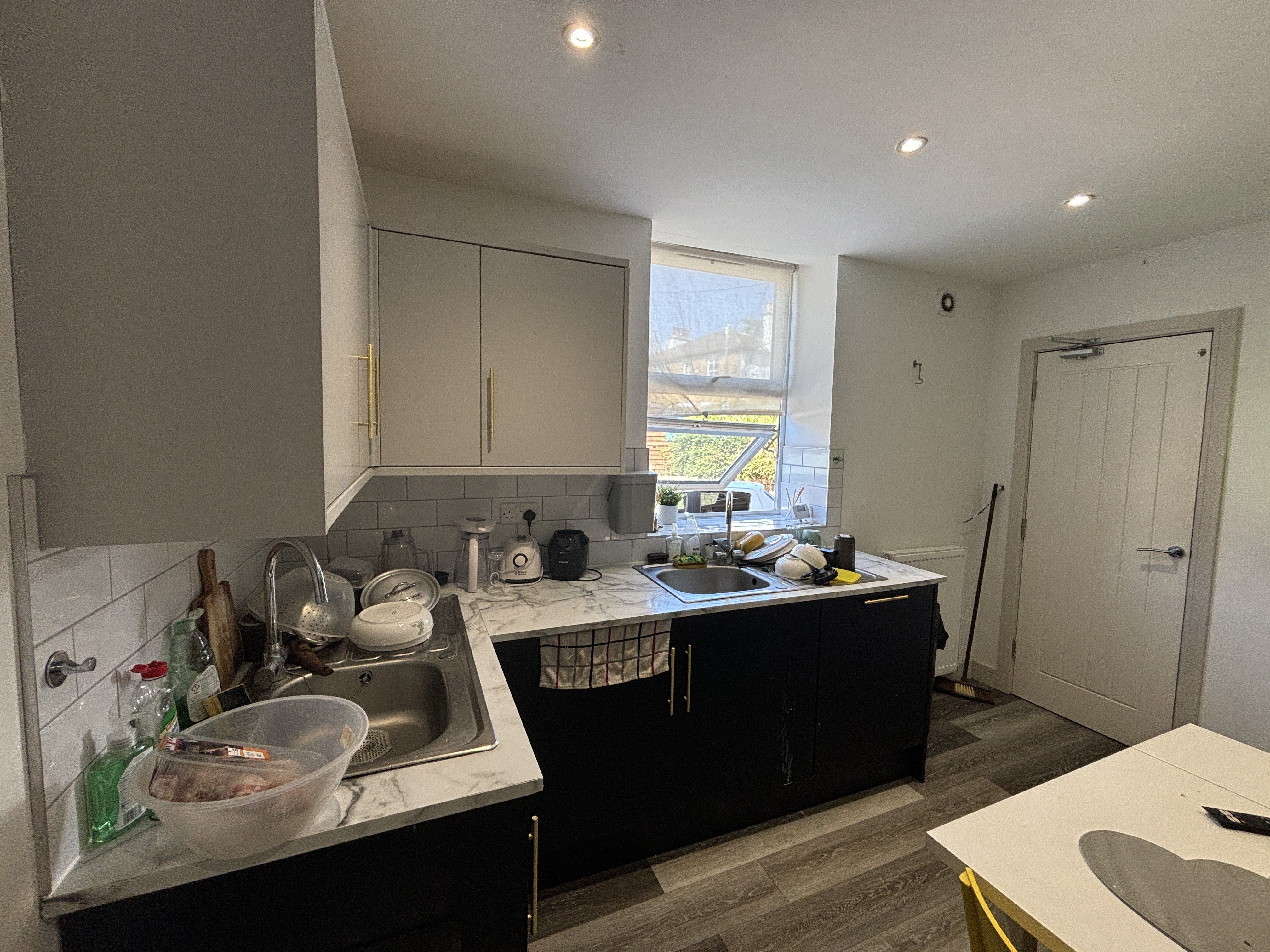INVESTMENT - Freehold Semi-Detached HMO Building