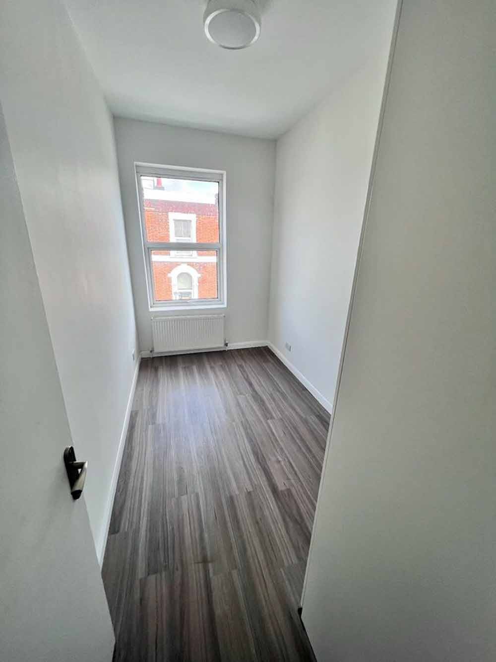 INVESTMENT/VACANT - Freehold Mid Terrace Mixed Use Building