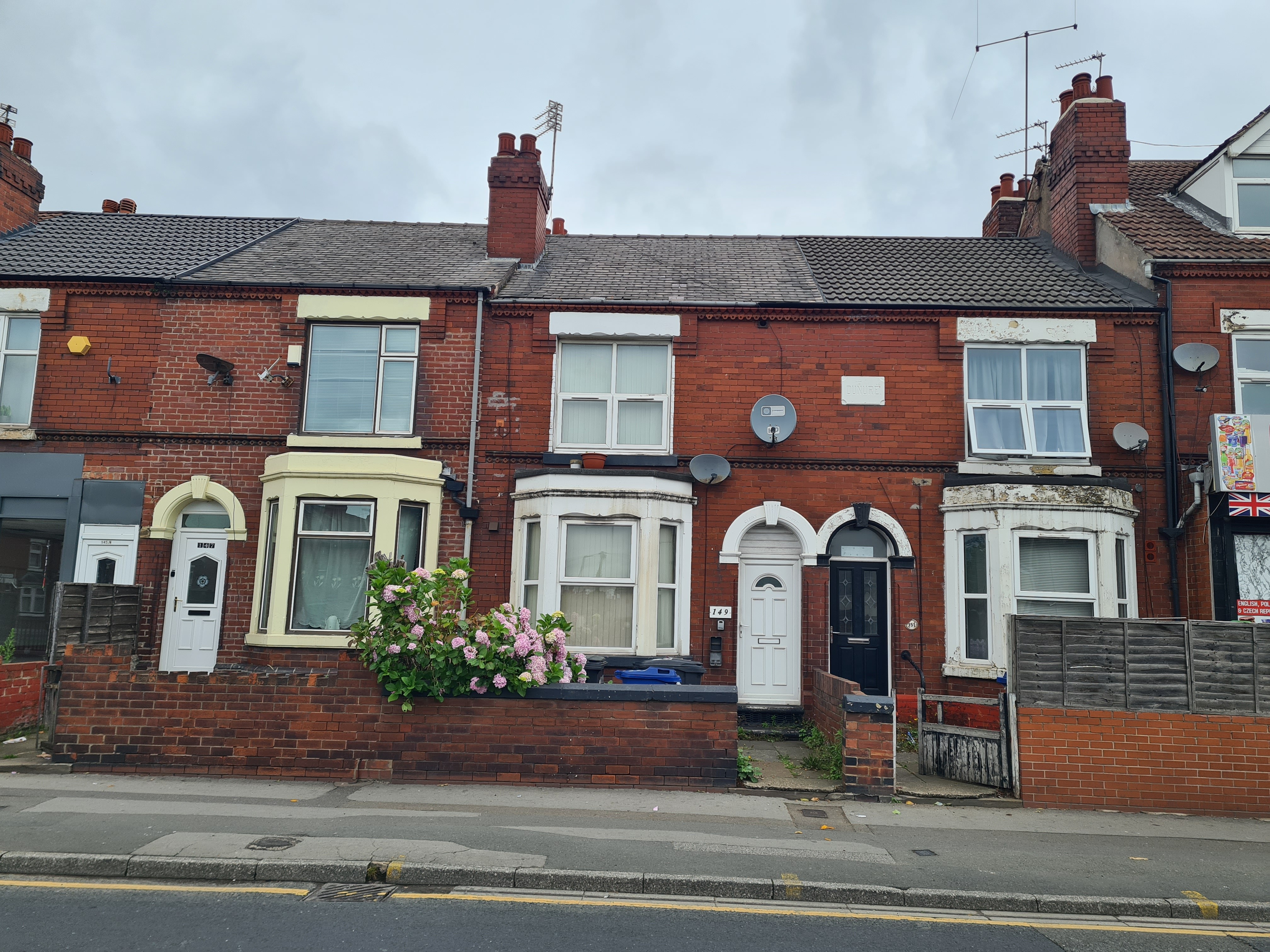 INVESTMENT/PART VACANT - Freehold Mid Terrace Building