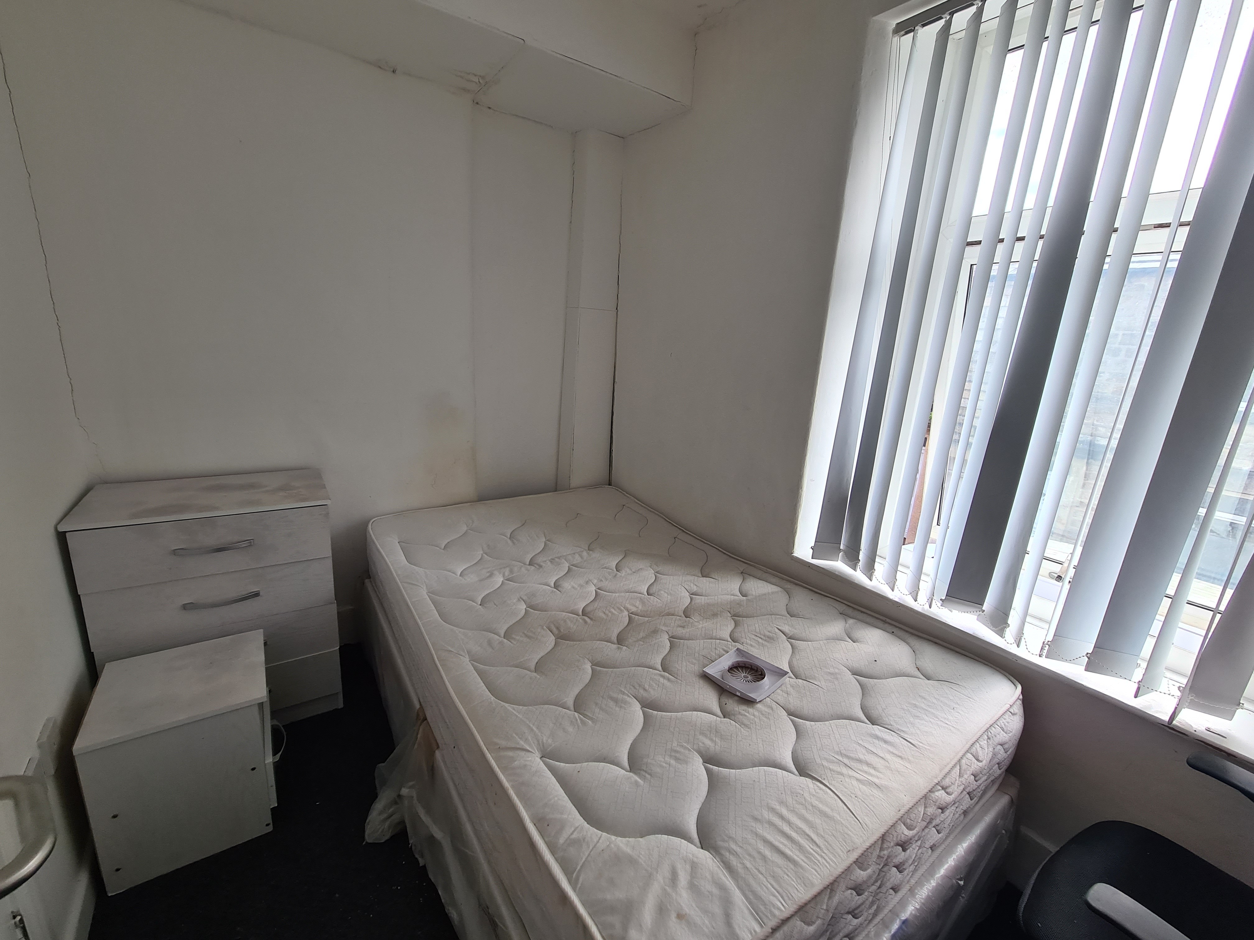 INVESTMENT - Freehold Mid Terrace House 