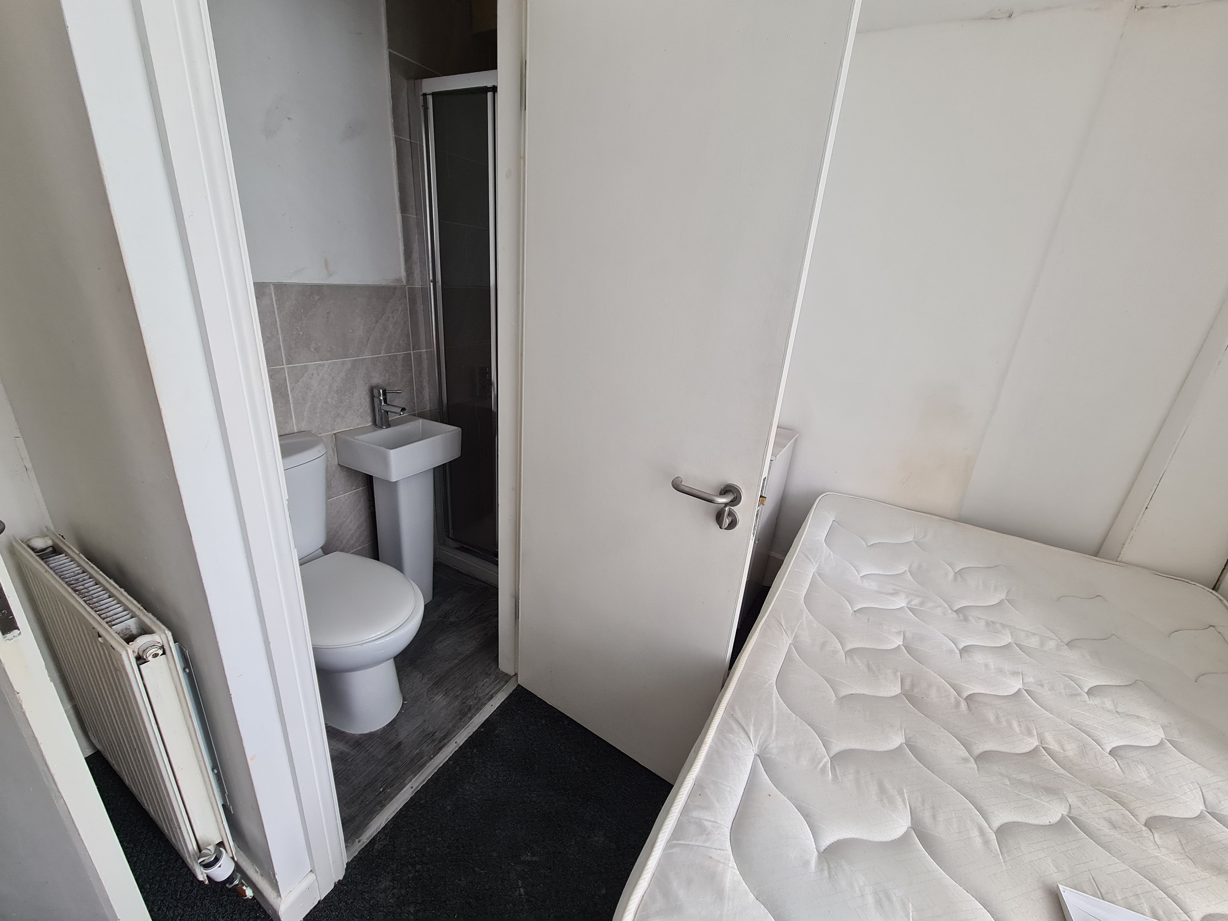 INVESTMENT - Freehold Mid Terrace House 