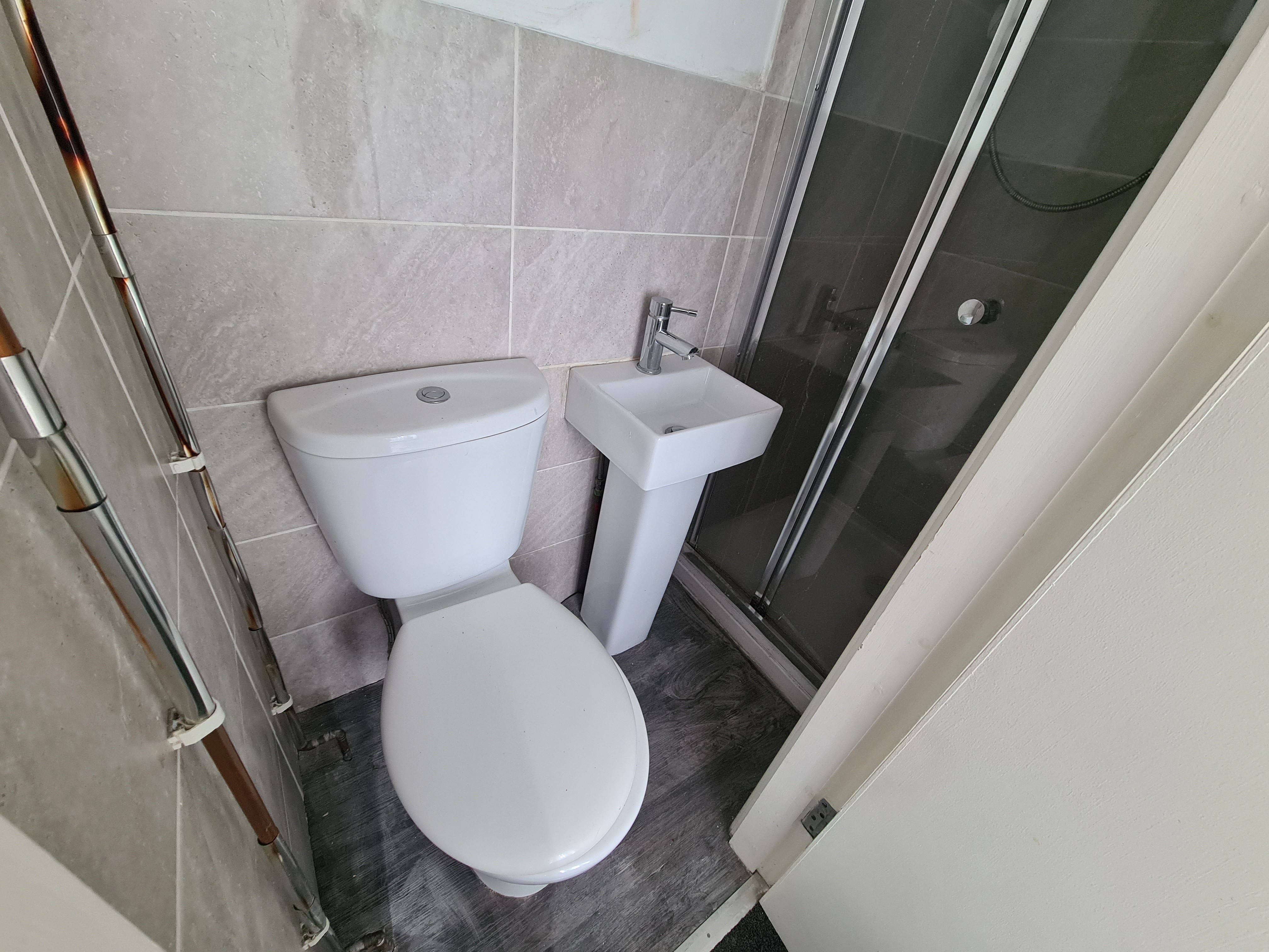 INVESTMENT - Freehold Mid Terrace House 
