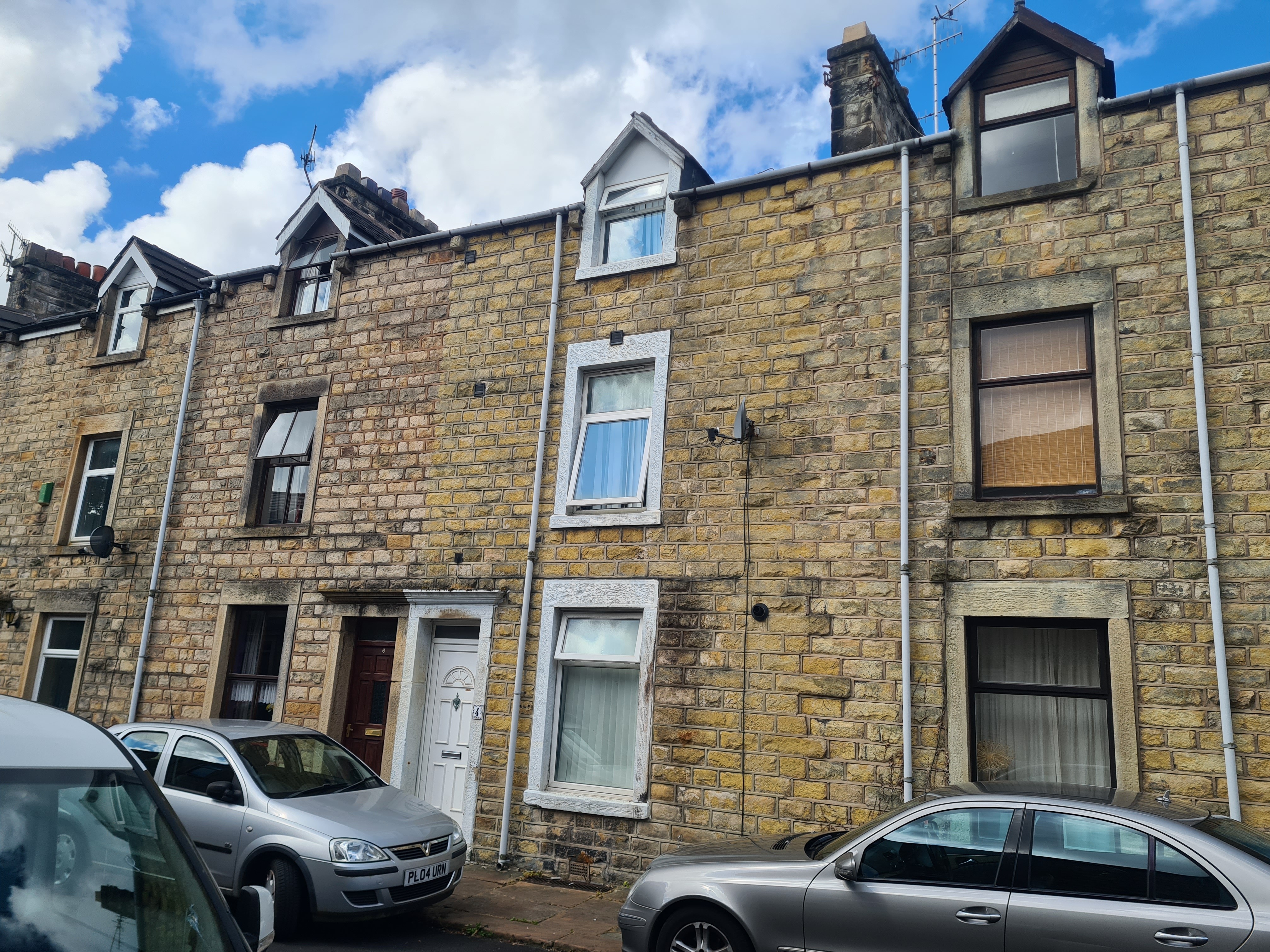INVESTMENT - Freehold Mid Terrace House 