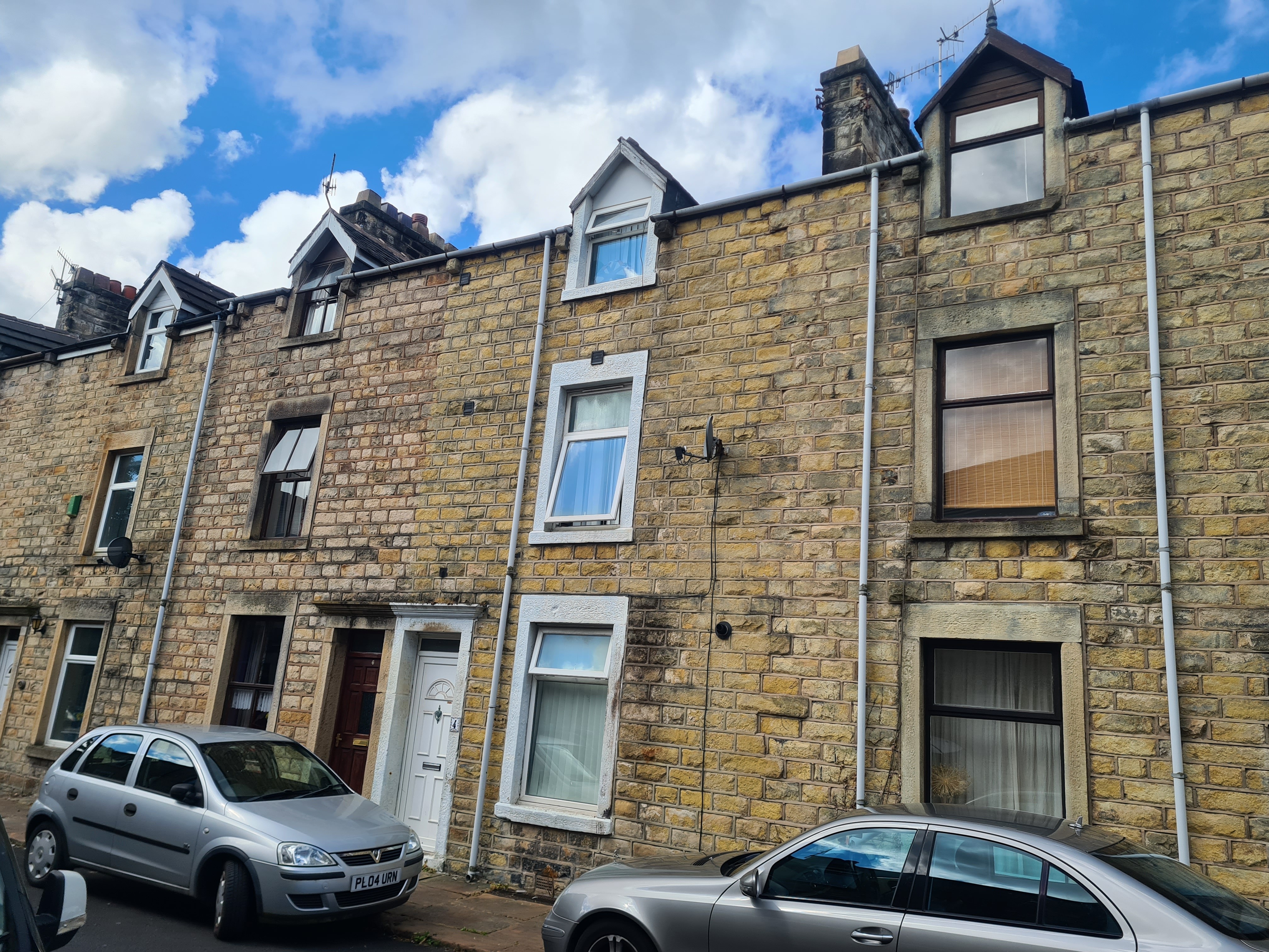 INVESTMENT - Freehold Mid Terrace House 