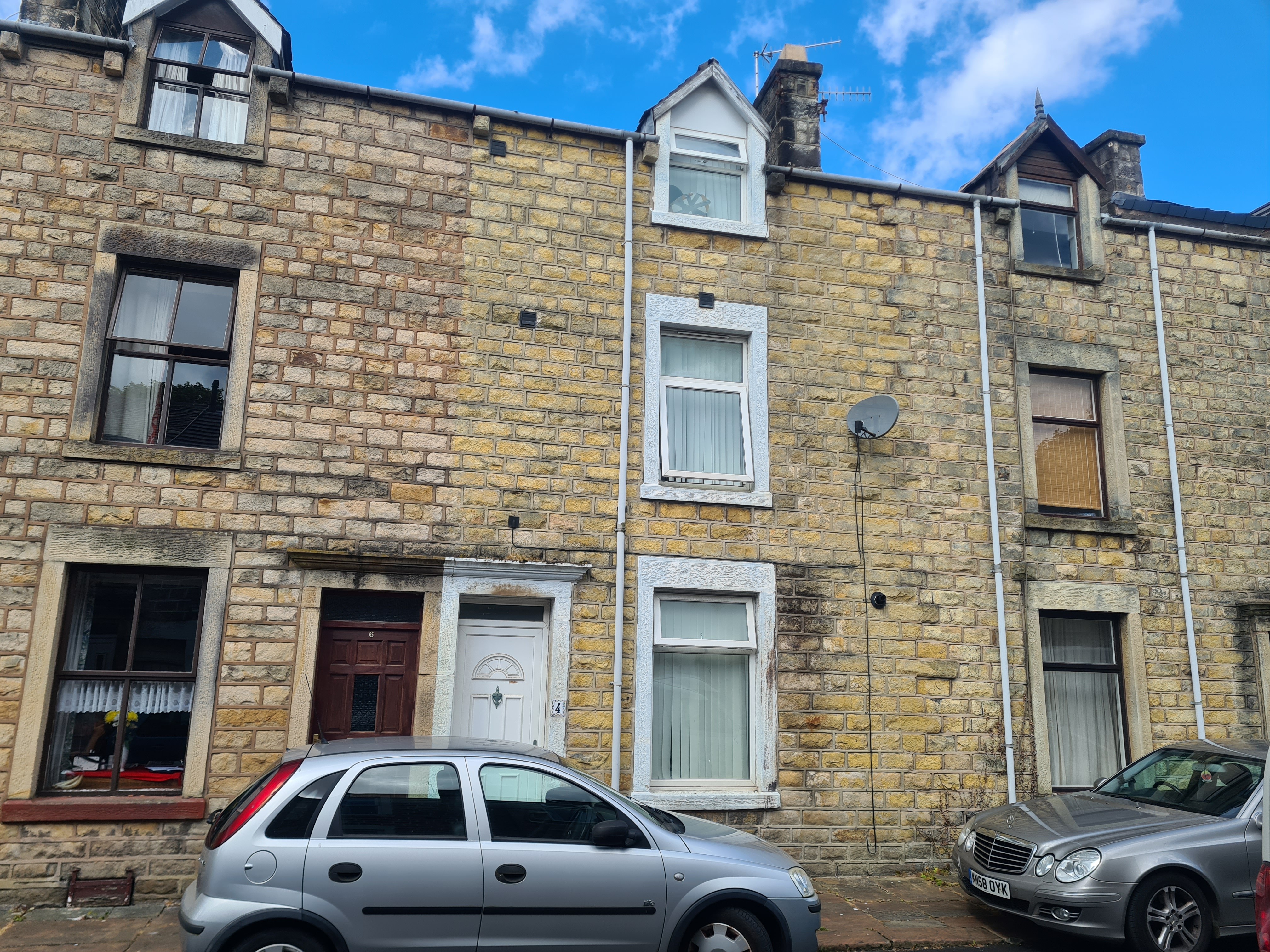 INVESTMENT - Freehold Mid Terrace House 