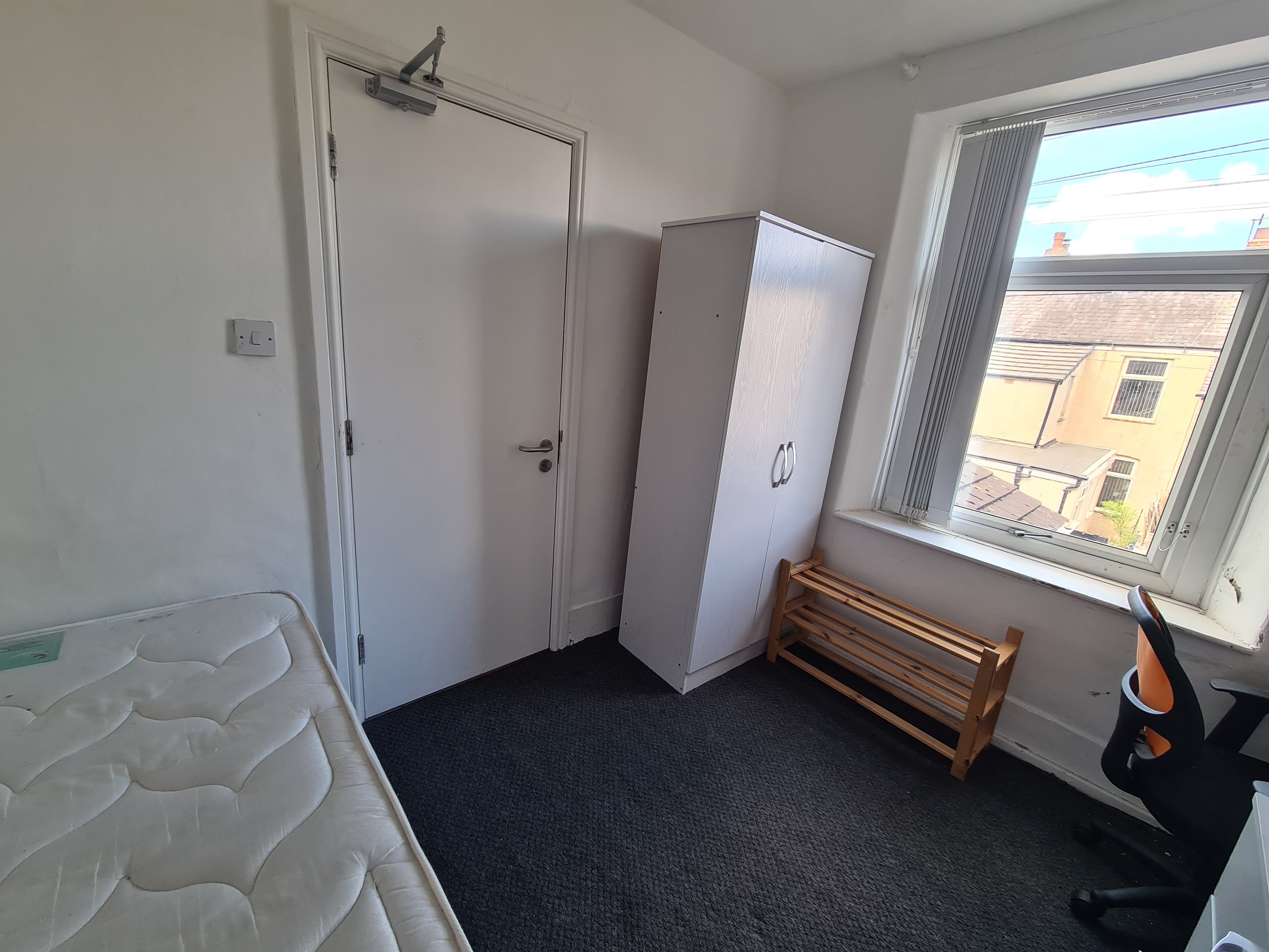 INVESTMENT - Freehold Mid Terrace House 