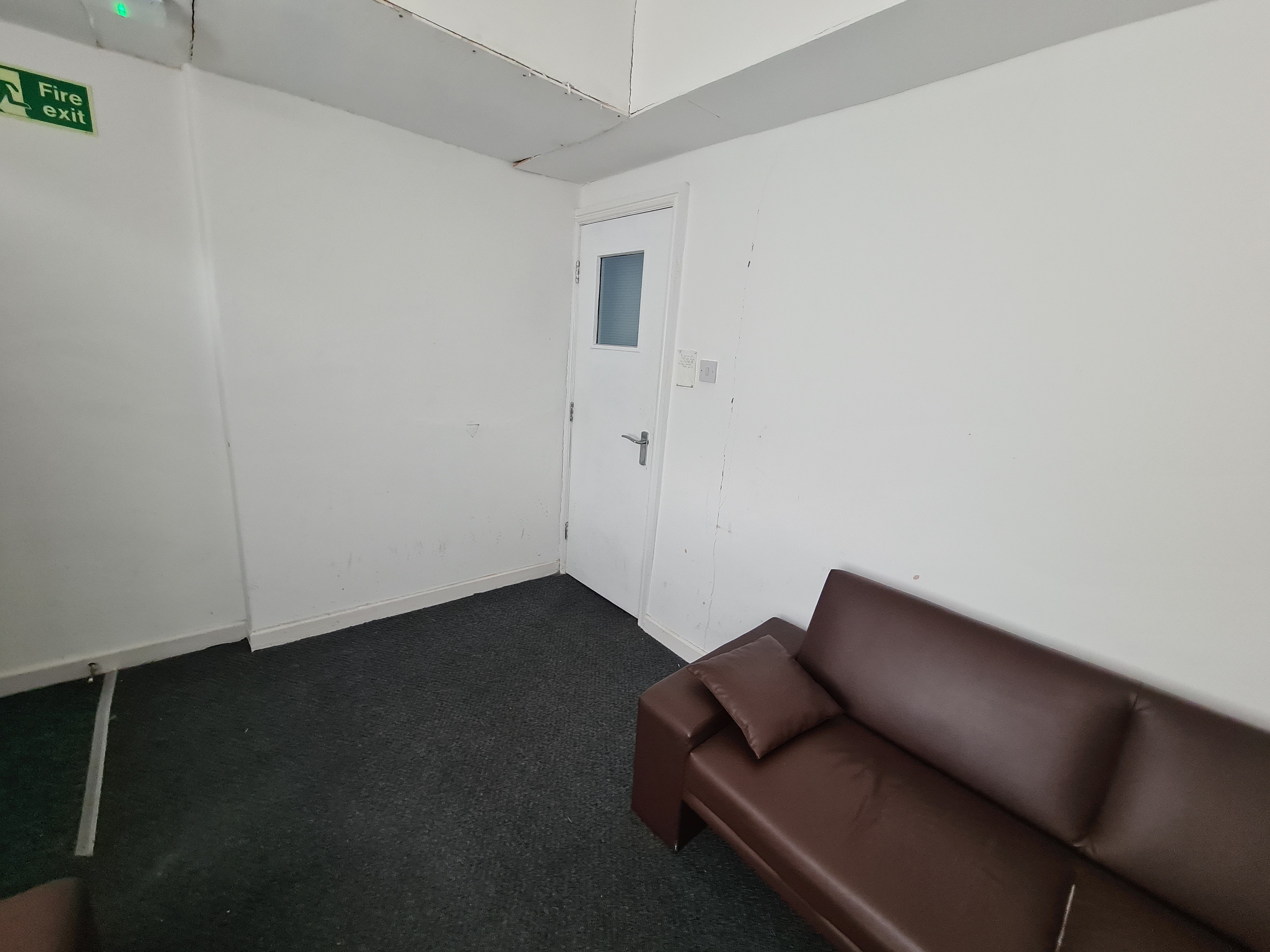 INVESTMENT - Freehold Mid Terrace House 