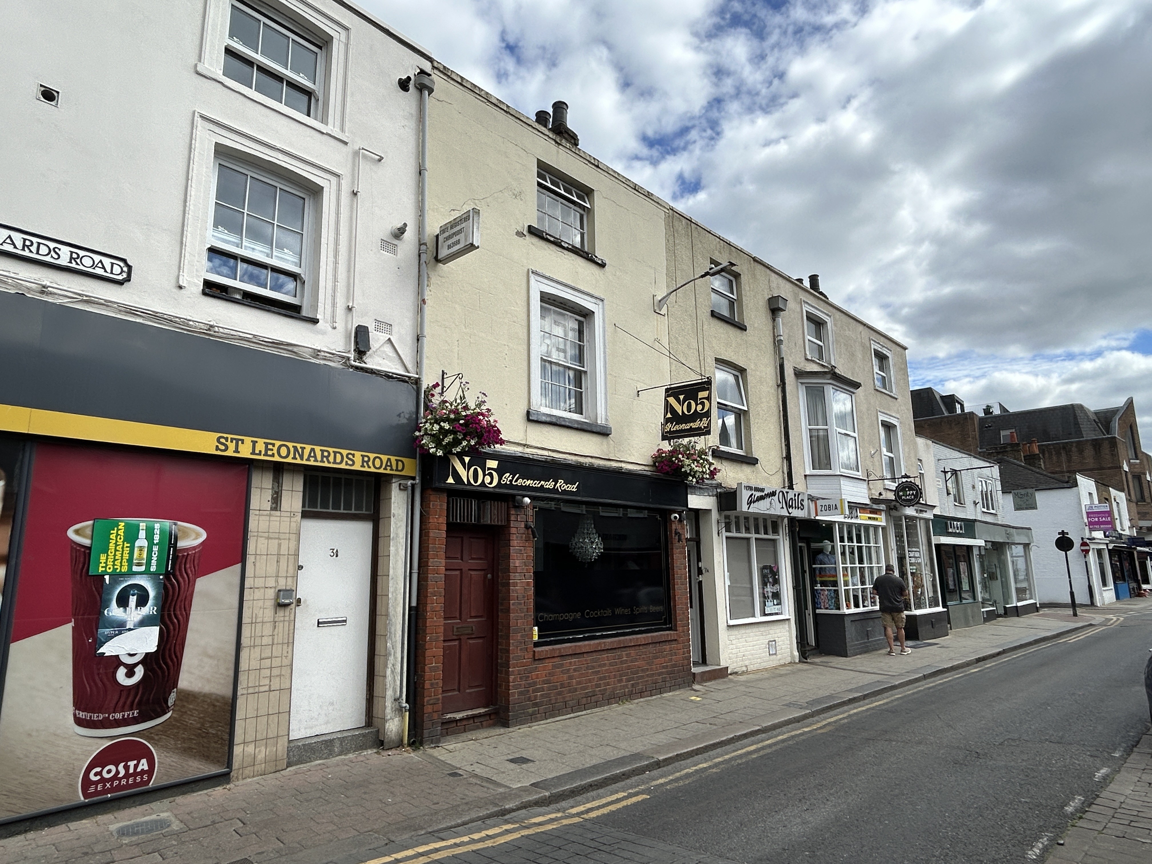 INVESTMENT/VACANT - Freehold Mid Terrace Building