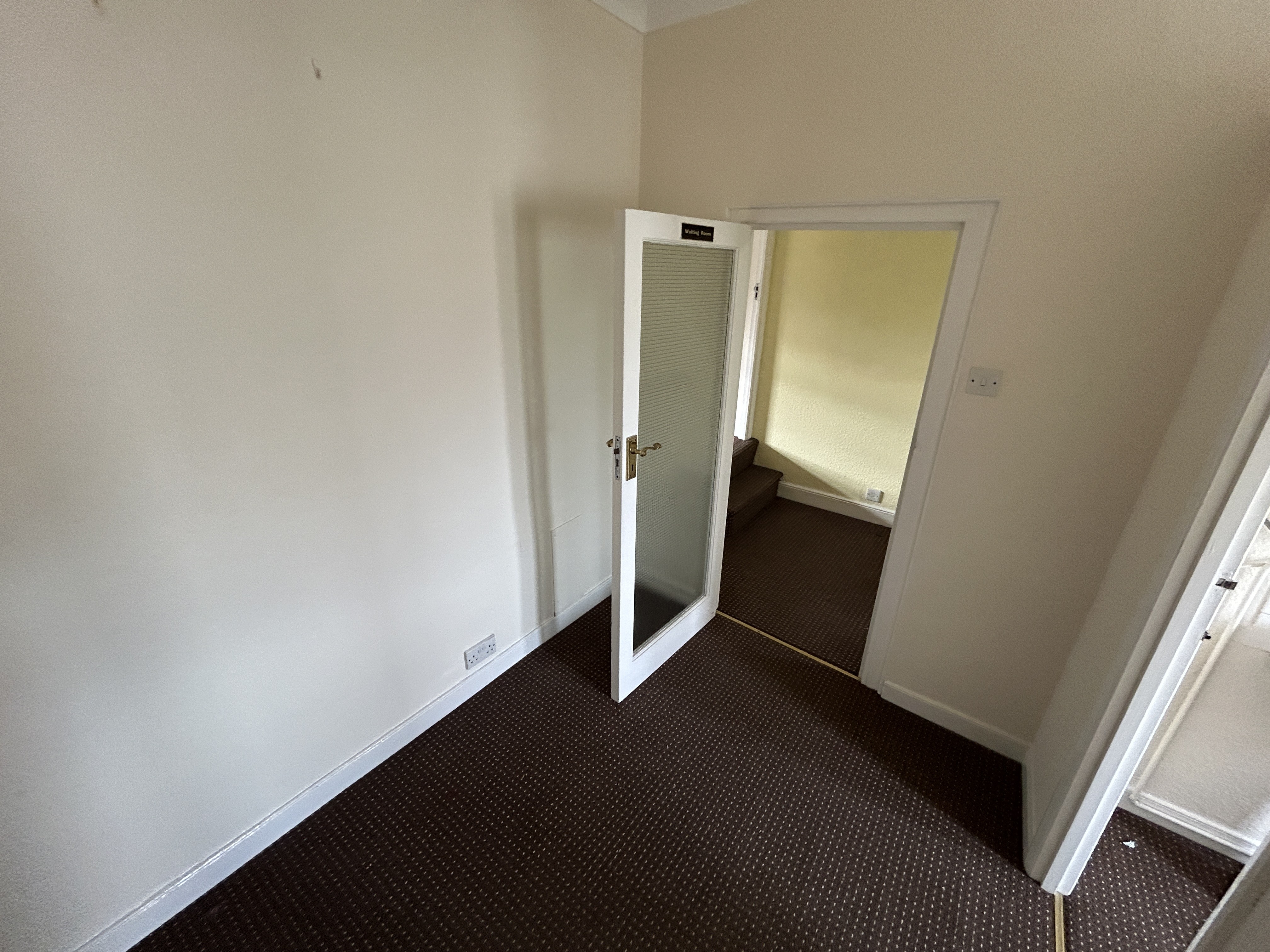INVESTMENT/VACANT - Freehold Mid Terrace Building