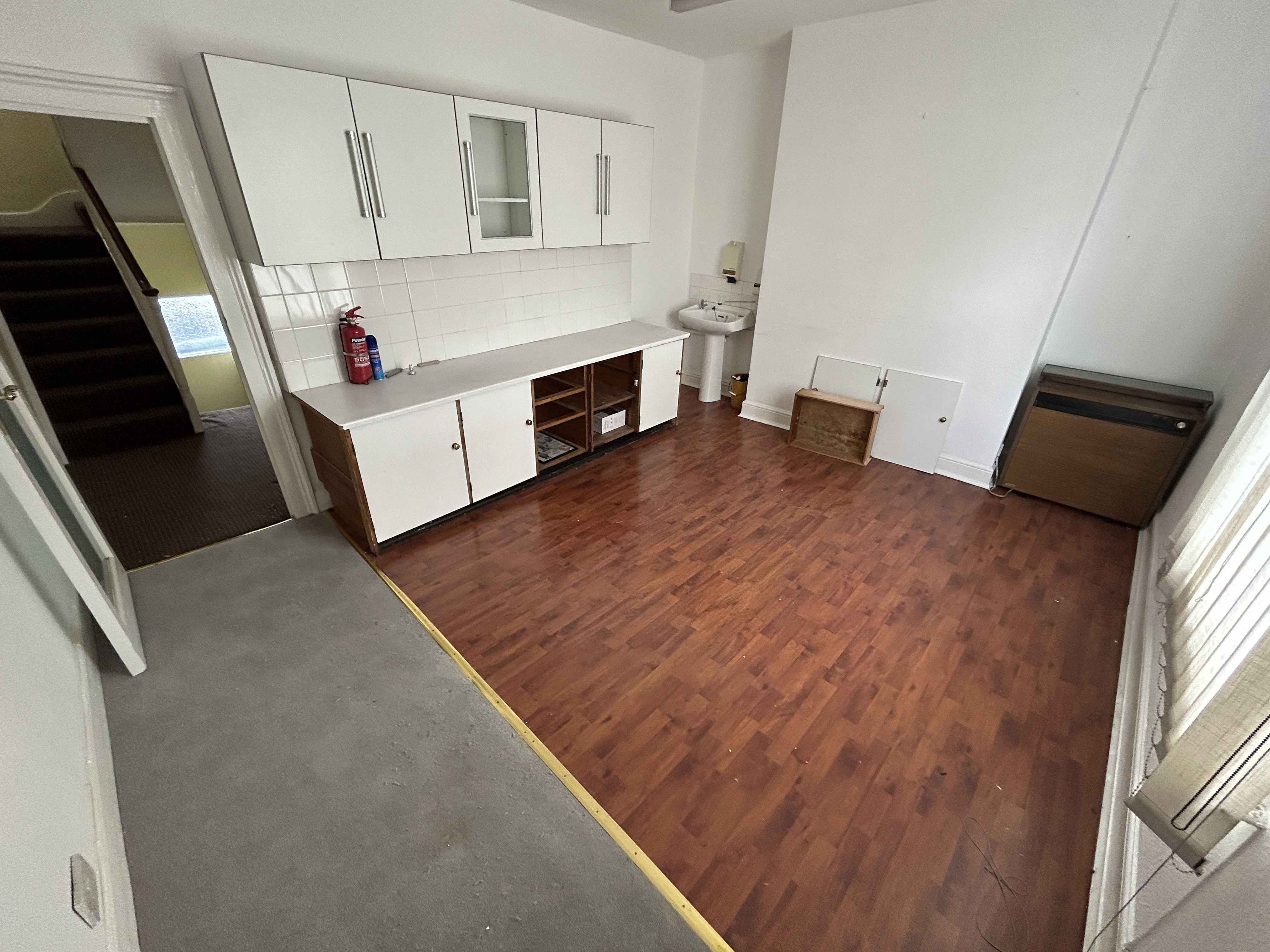 INVESTMENT/VACANT - Freehold Mid Terrace Building