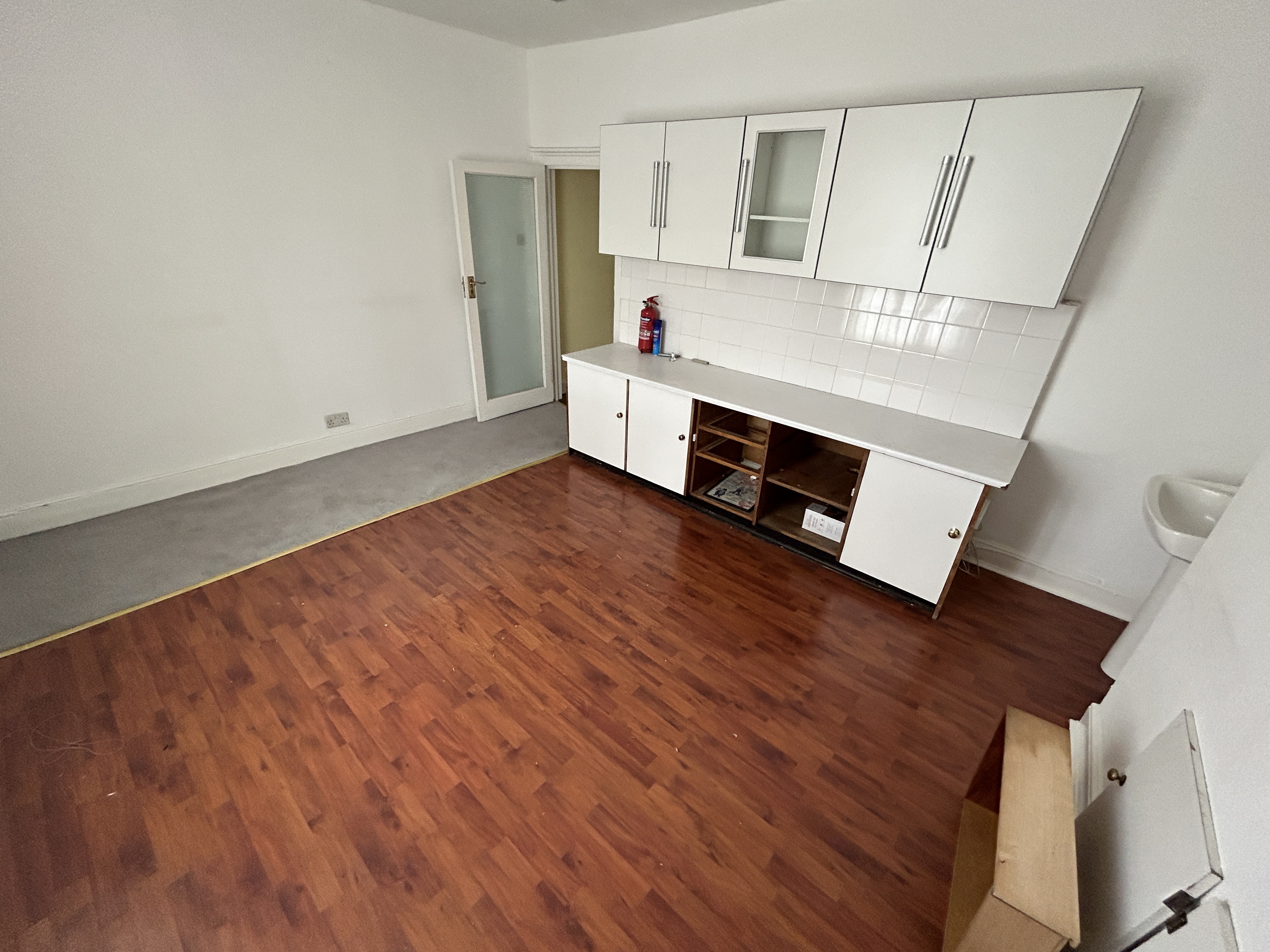 INVESTMENT/VACANT - Freehold Mid Terrace Building
