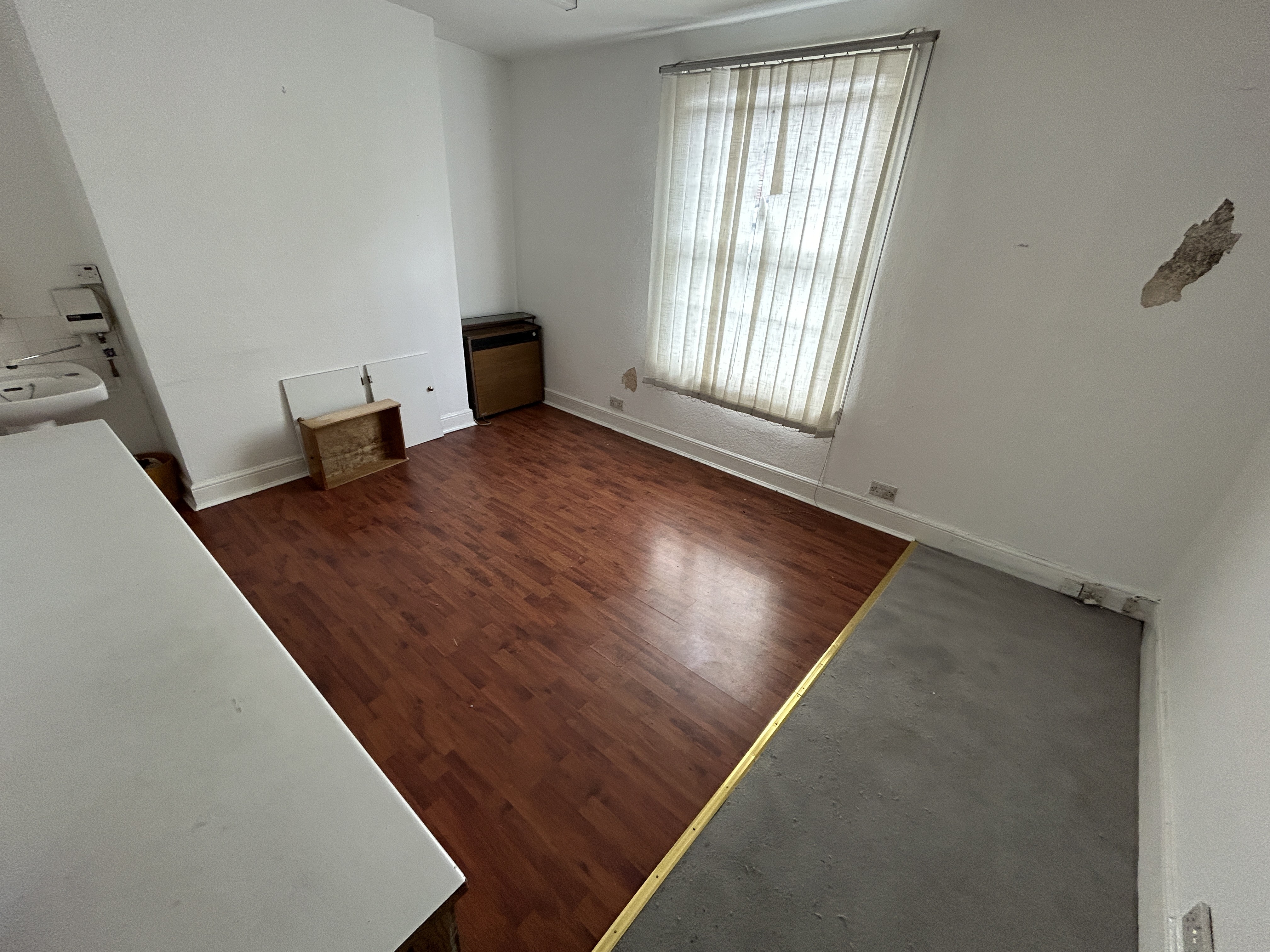 INVESTMENT/VACANT - Freehold Mid Terrace Building