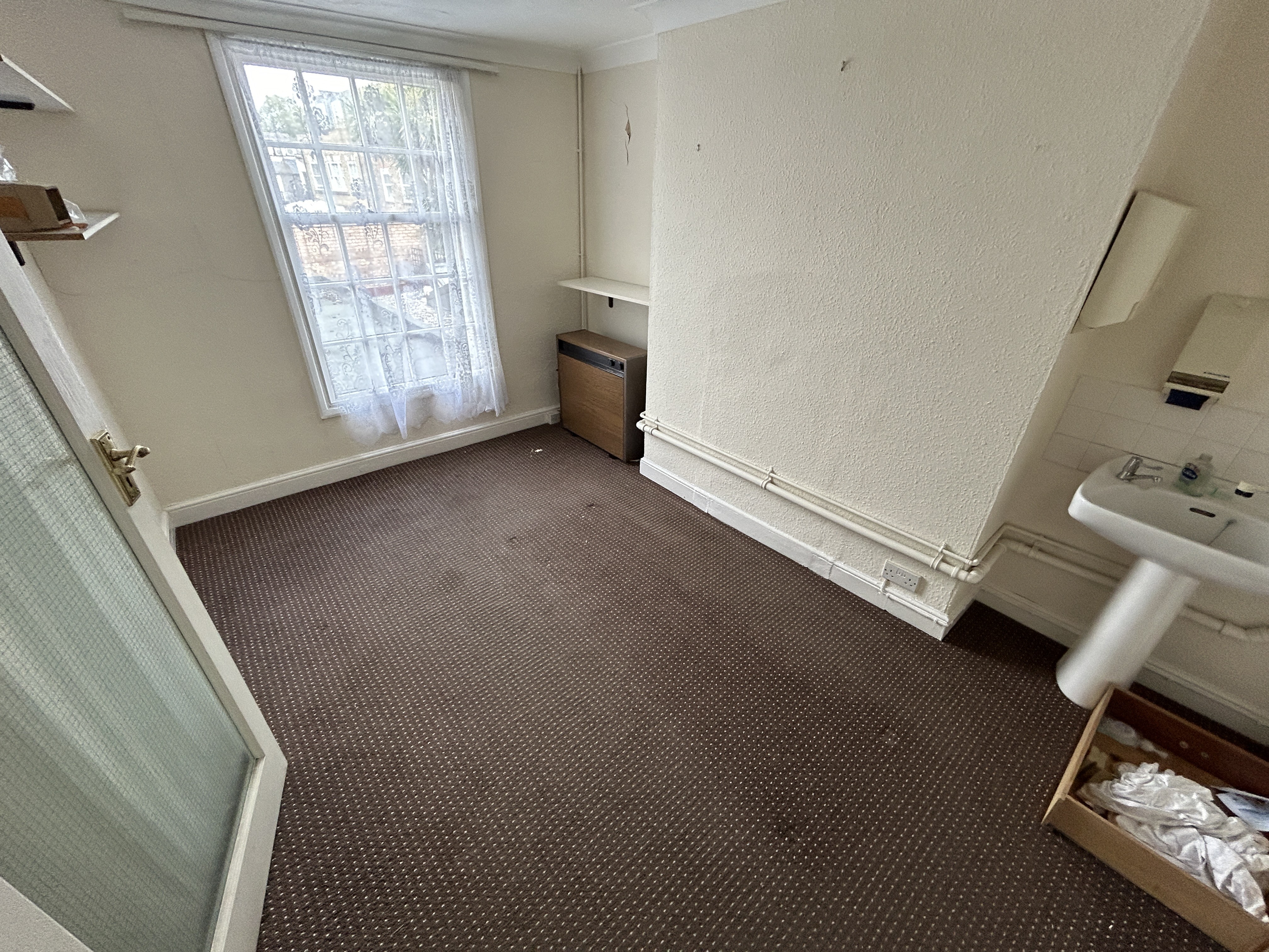 INVESTMENT/VACANT - Freehold Mid Terrace Building