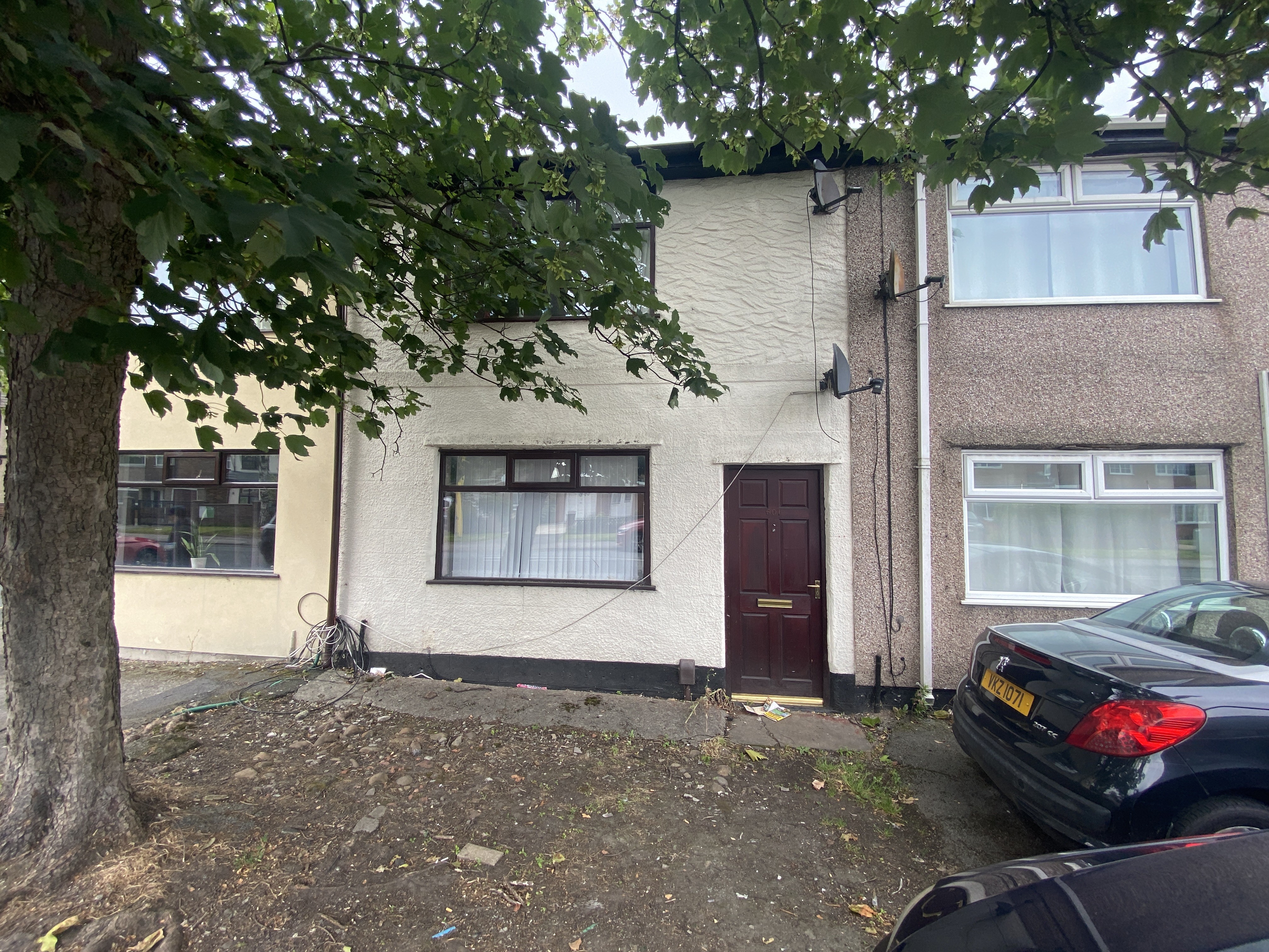 INVESTMENT - Freehold Mid Terrace House