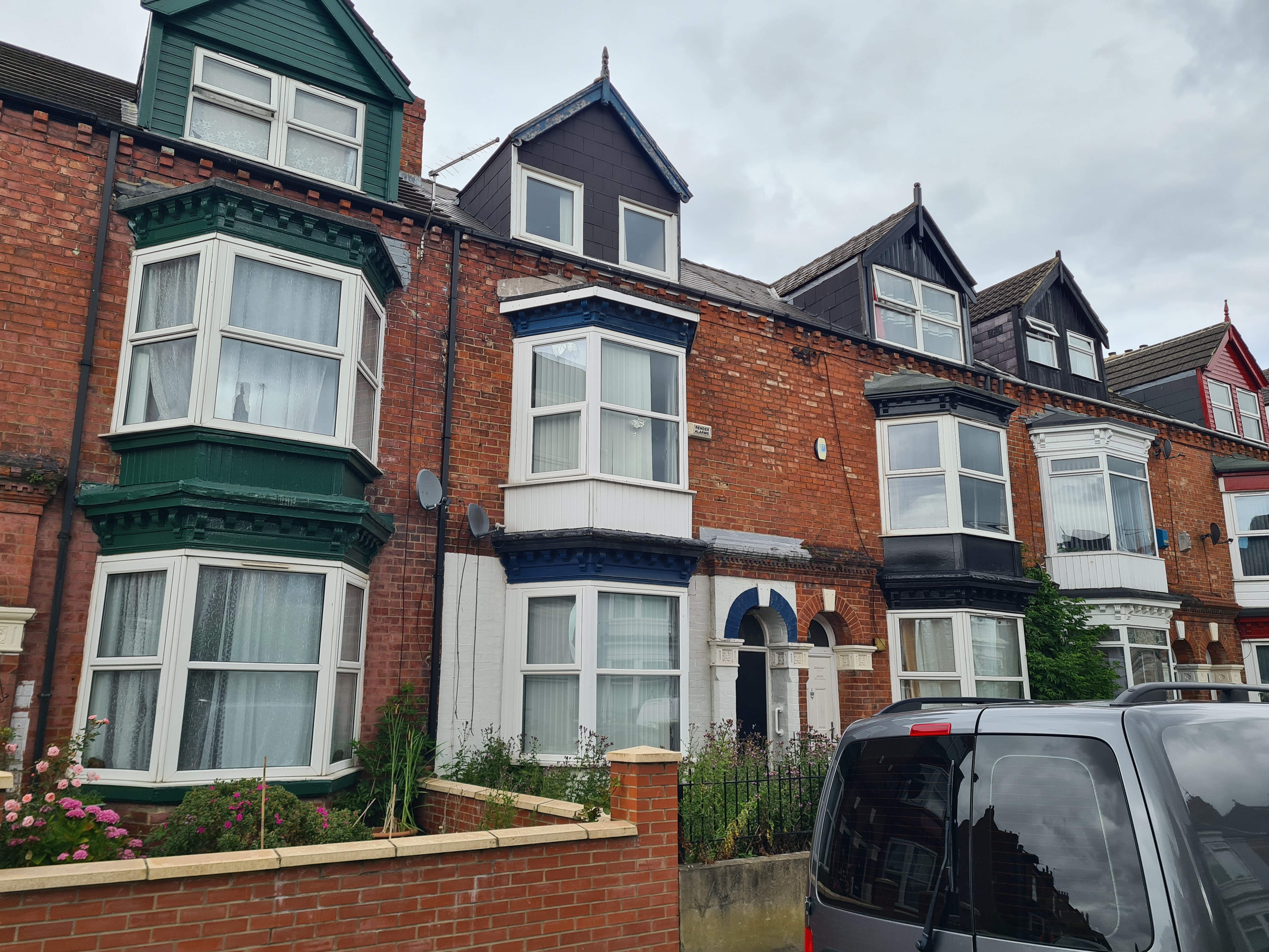 VACANT - Freehold Mid Terrace House