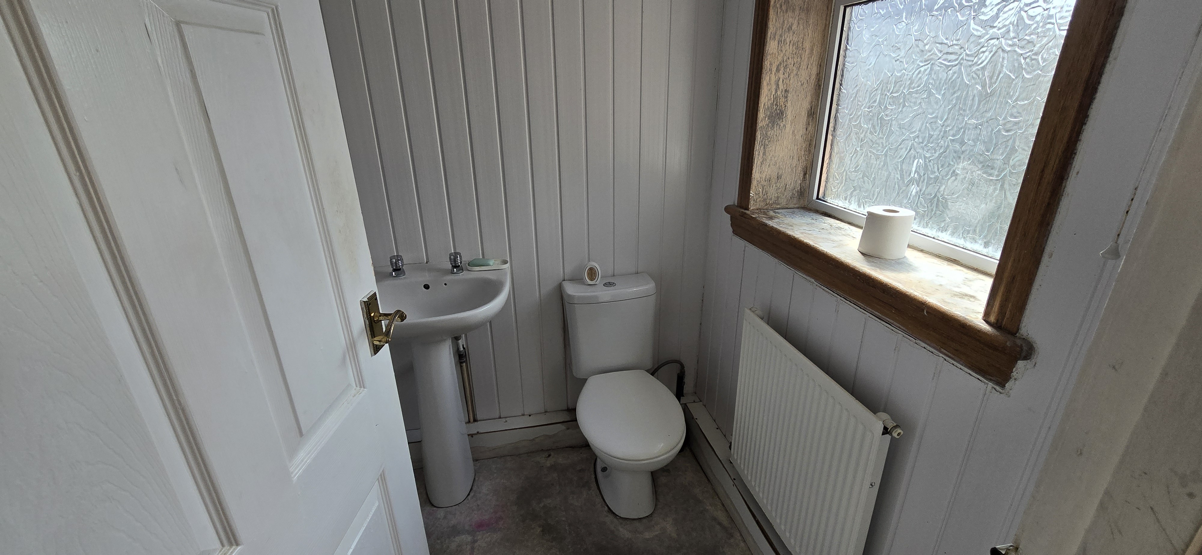 VACANT - Freehold Mid Terrace House 