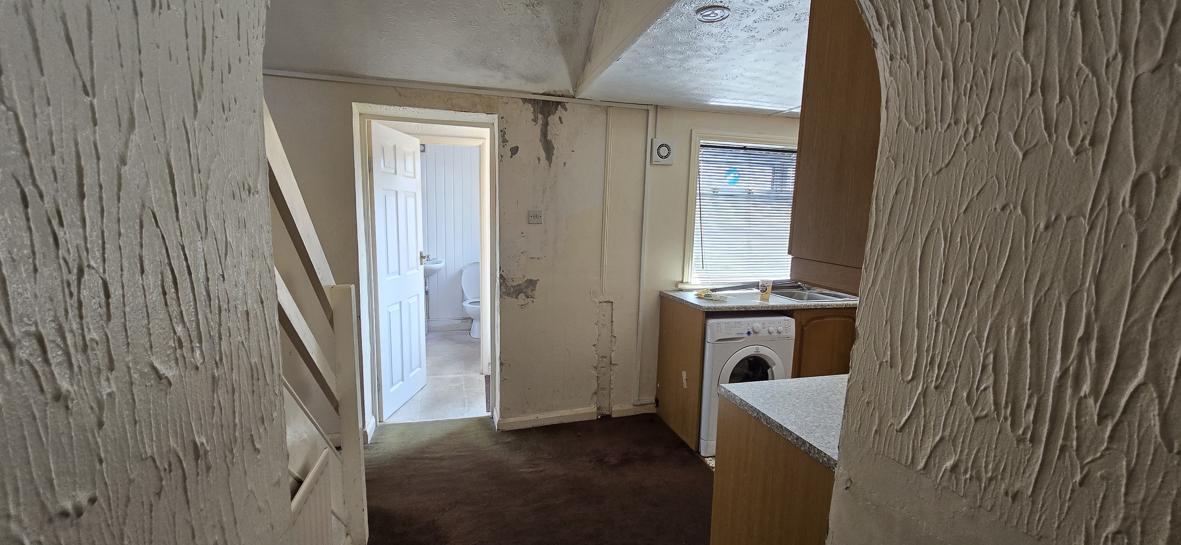 VACANT - Freehold Mid Terrace House 