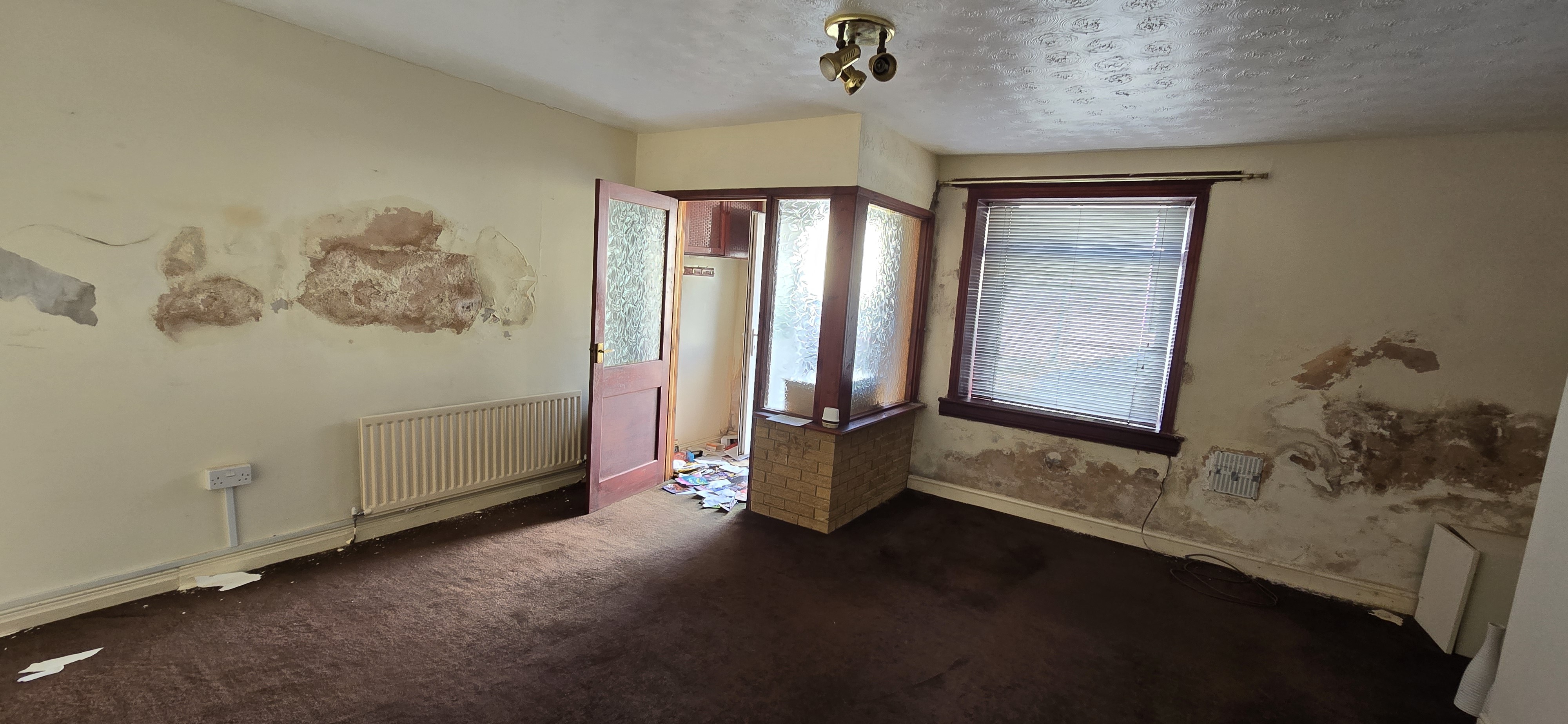 VACANT - Freehold Mid Terrace House 