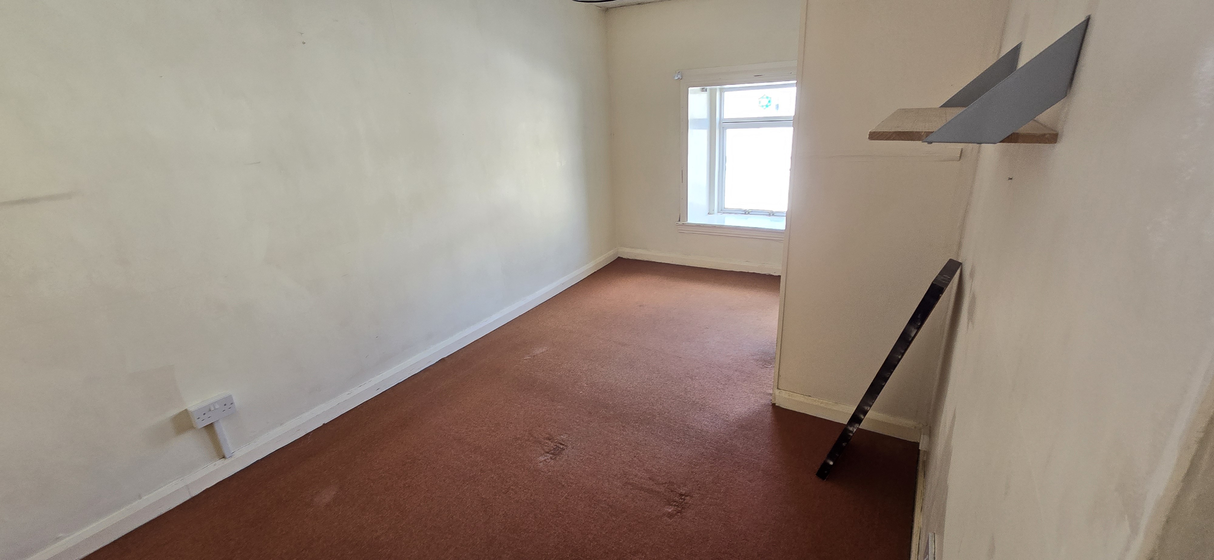 VACANT - Freehold Mid Terrace House 