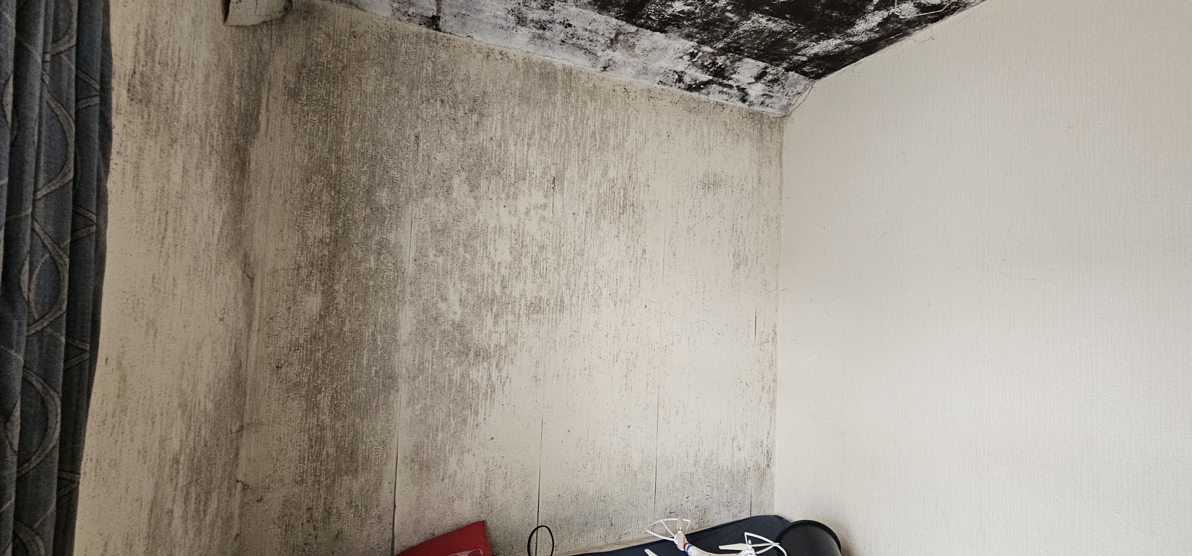 VACANT - Freehold Mid Terraced House 