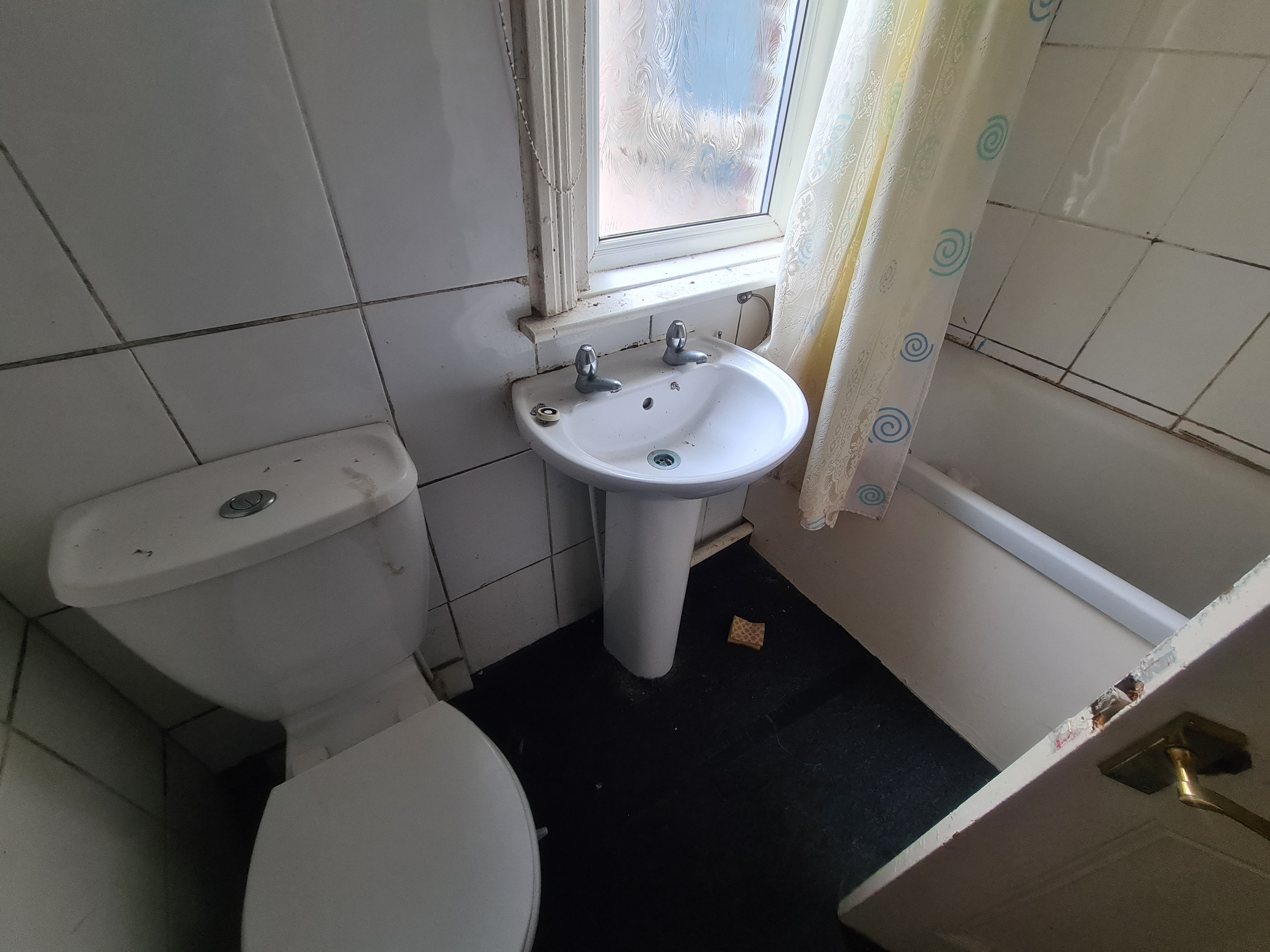 VACANT - Freehold Mid Terraced House 