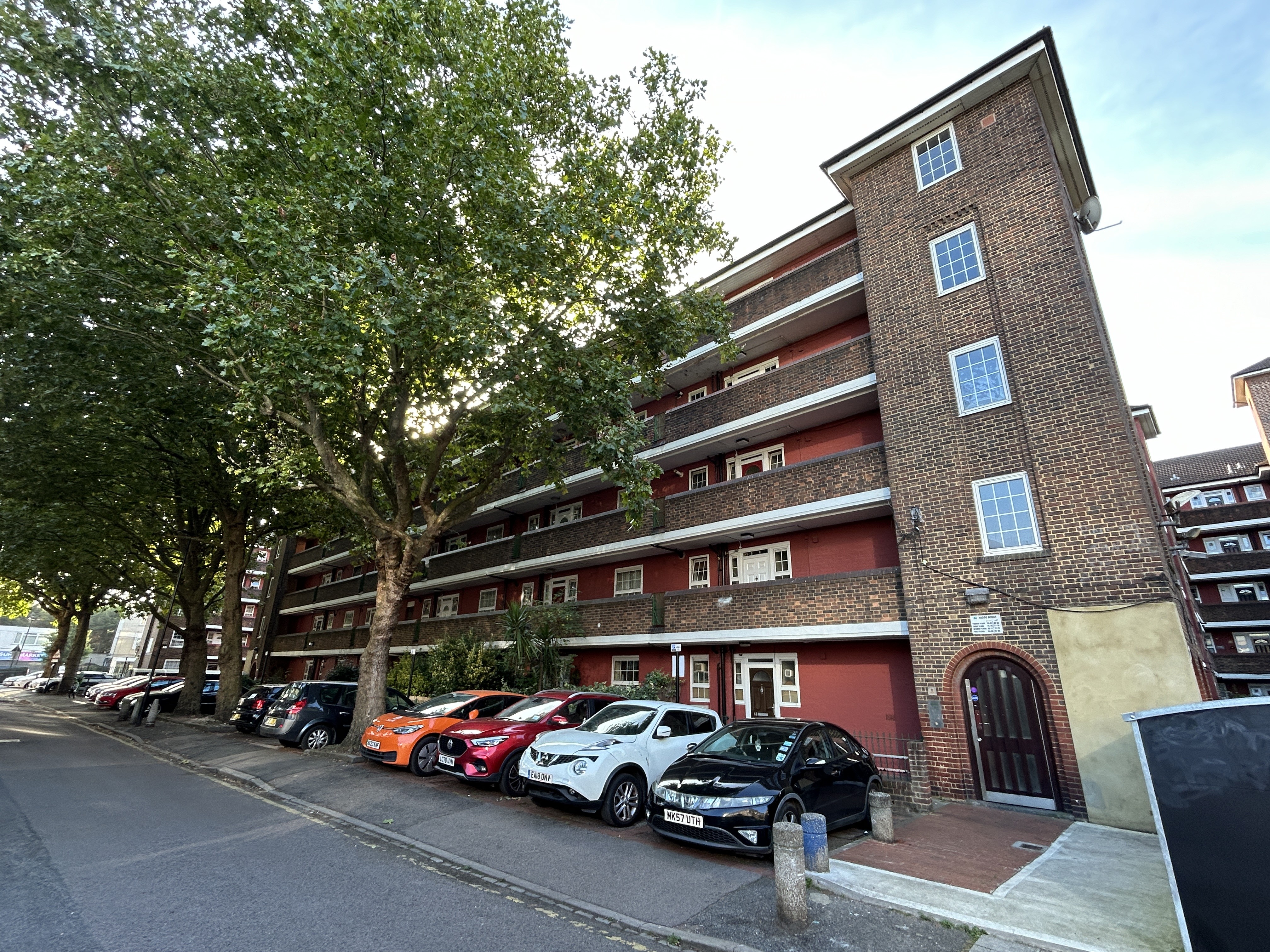 INVESTMENT - Leasehold Self Contained Third Floor Flat