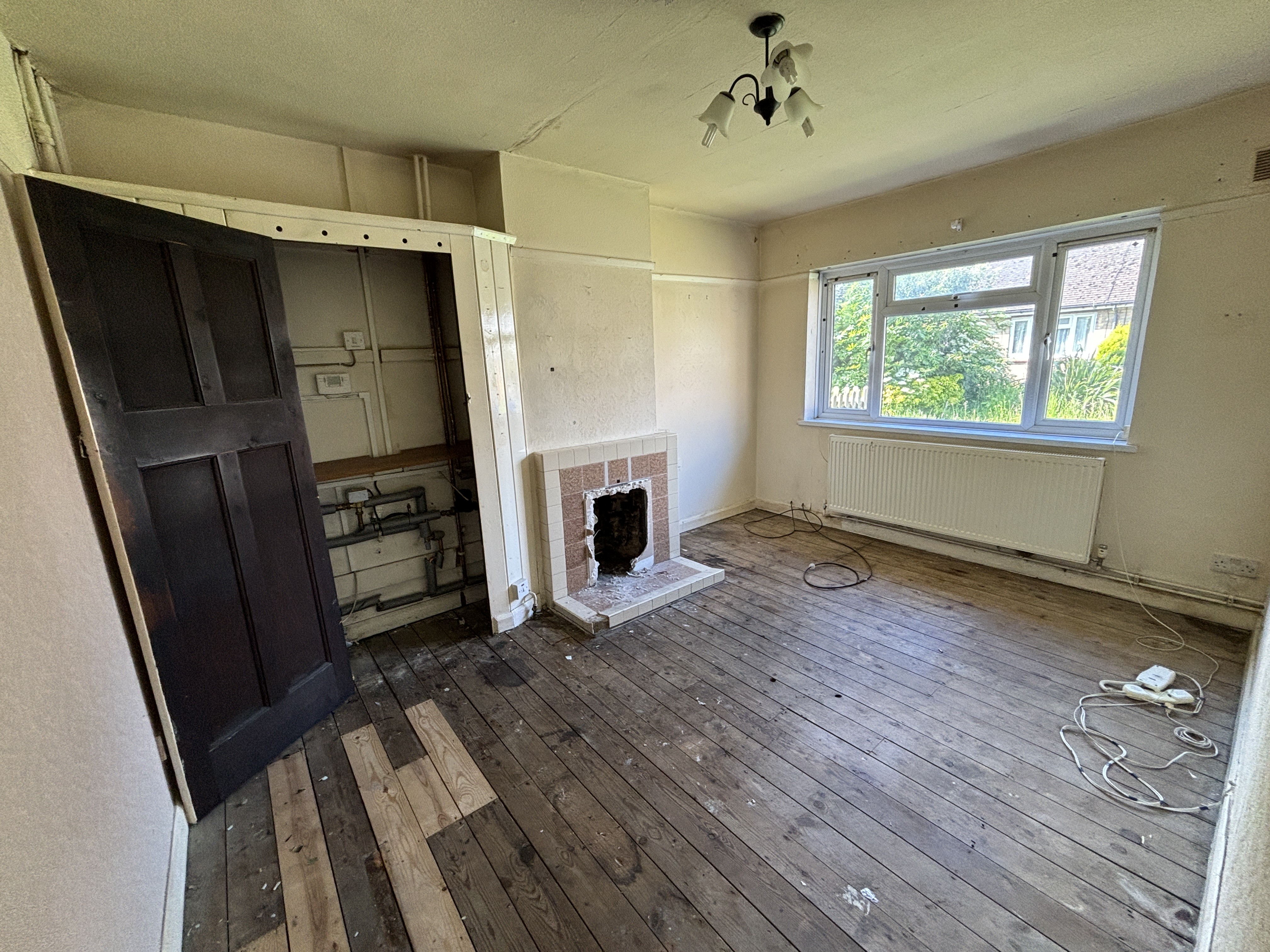 VACANT - Freehold Semi Detached Bungalow 
