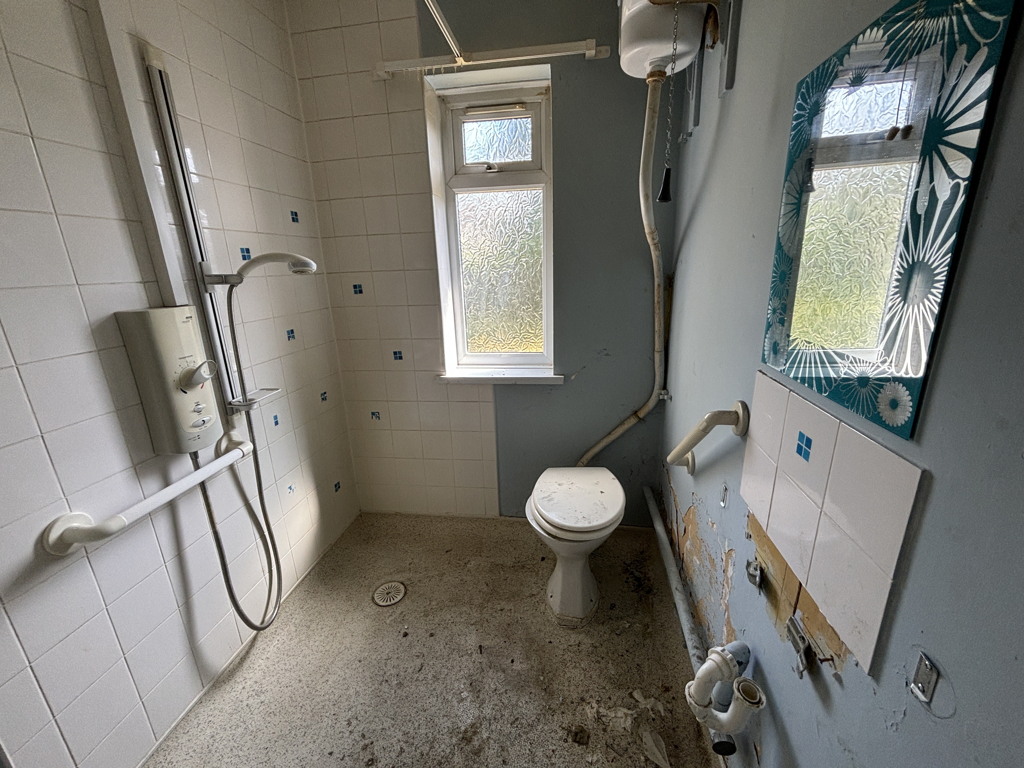 VACANT - Freehold Semi Detached Bungalow 