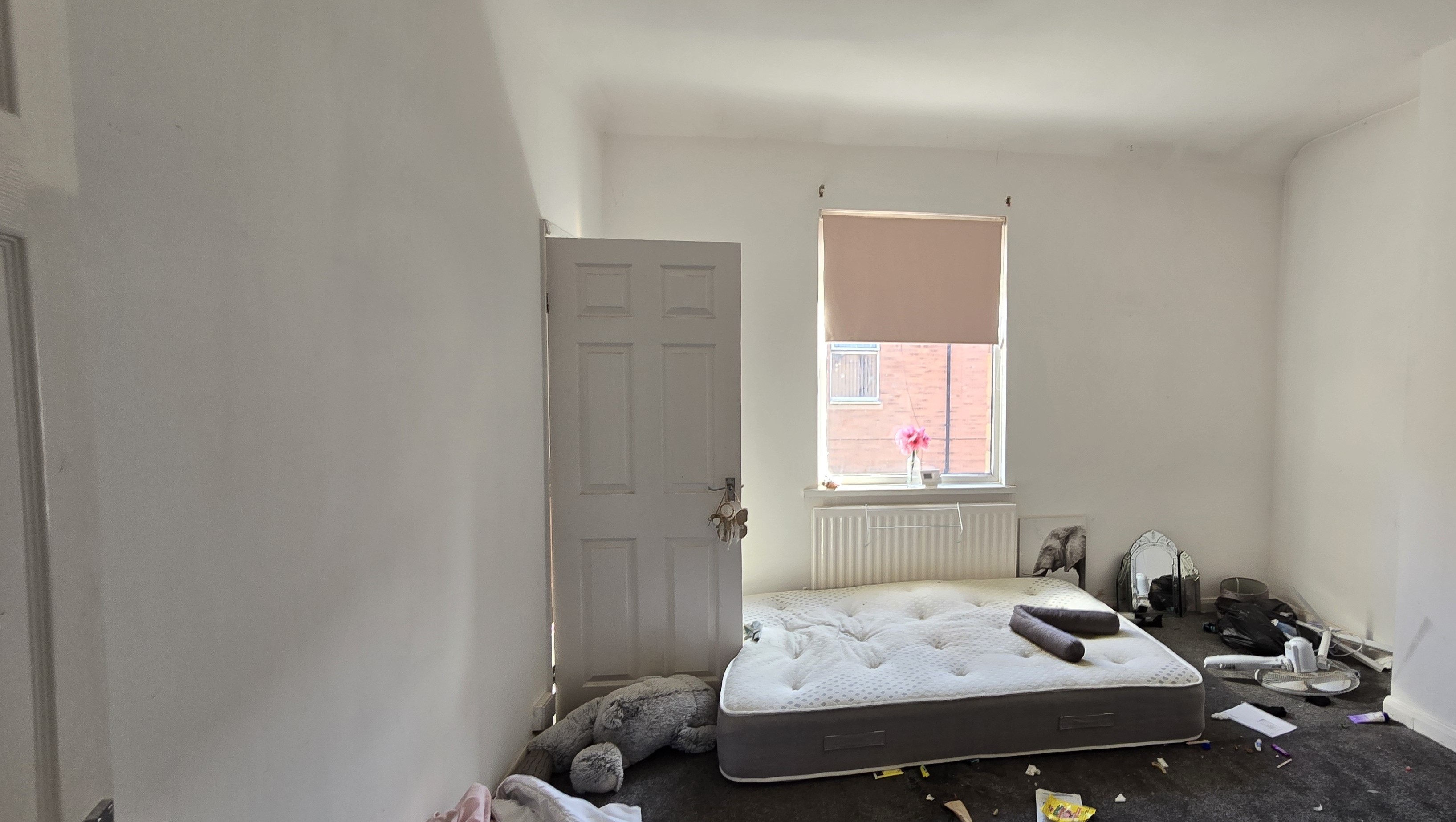 VACANT - Freehold Mid Terrace House
