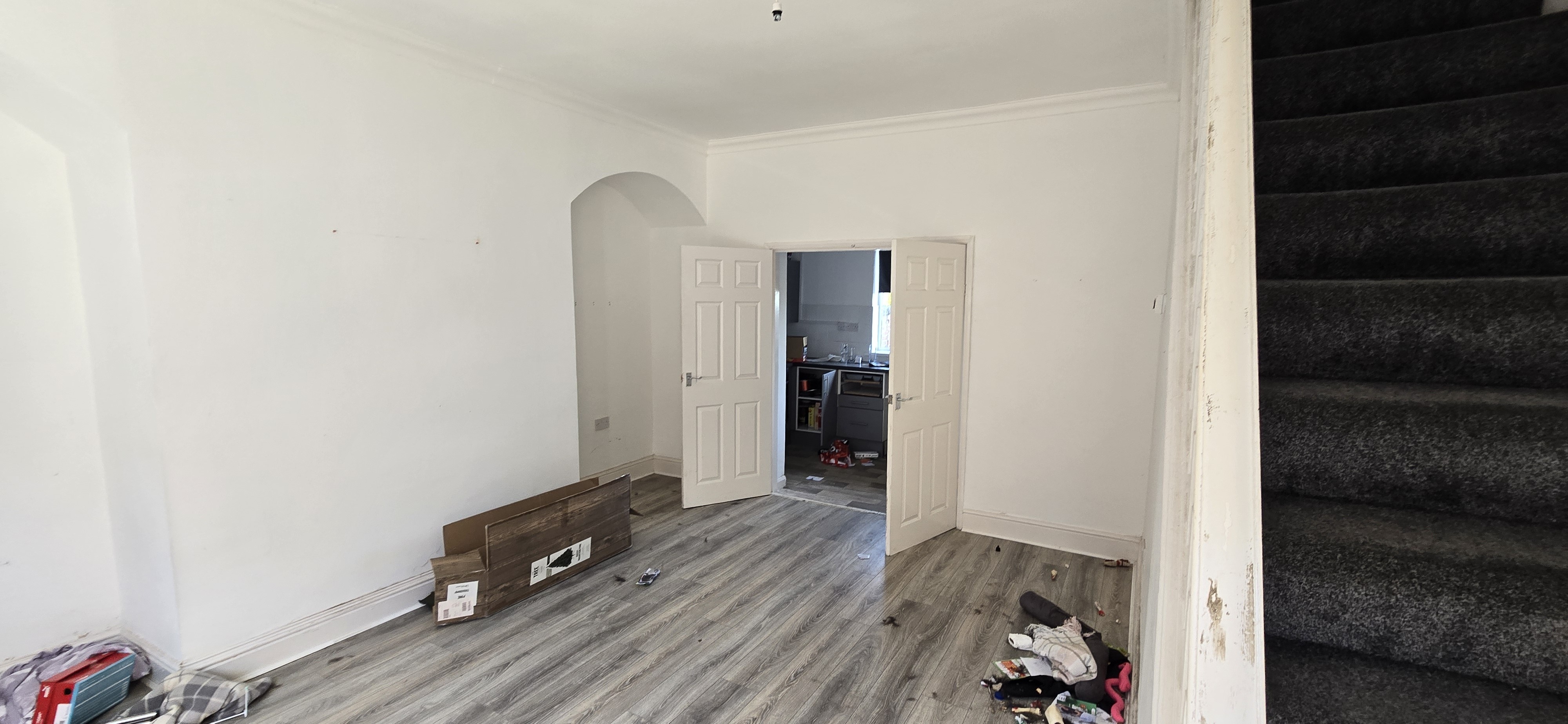 VACANT - Freehold Mid Terrace House