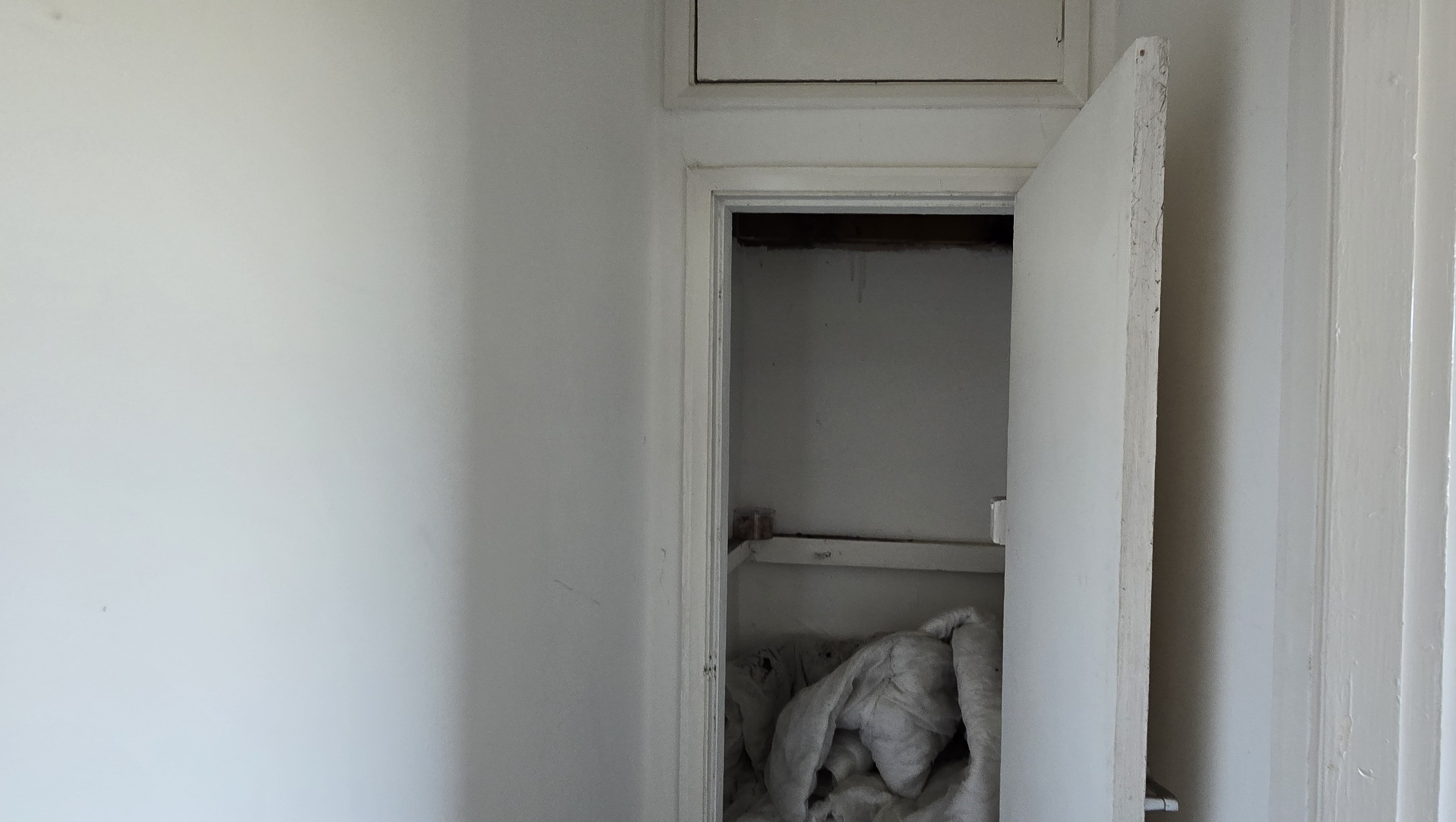 VACANT - Freehold Mid Terrace House