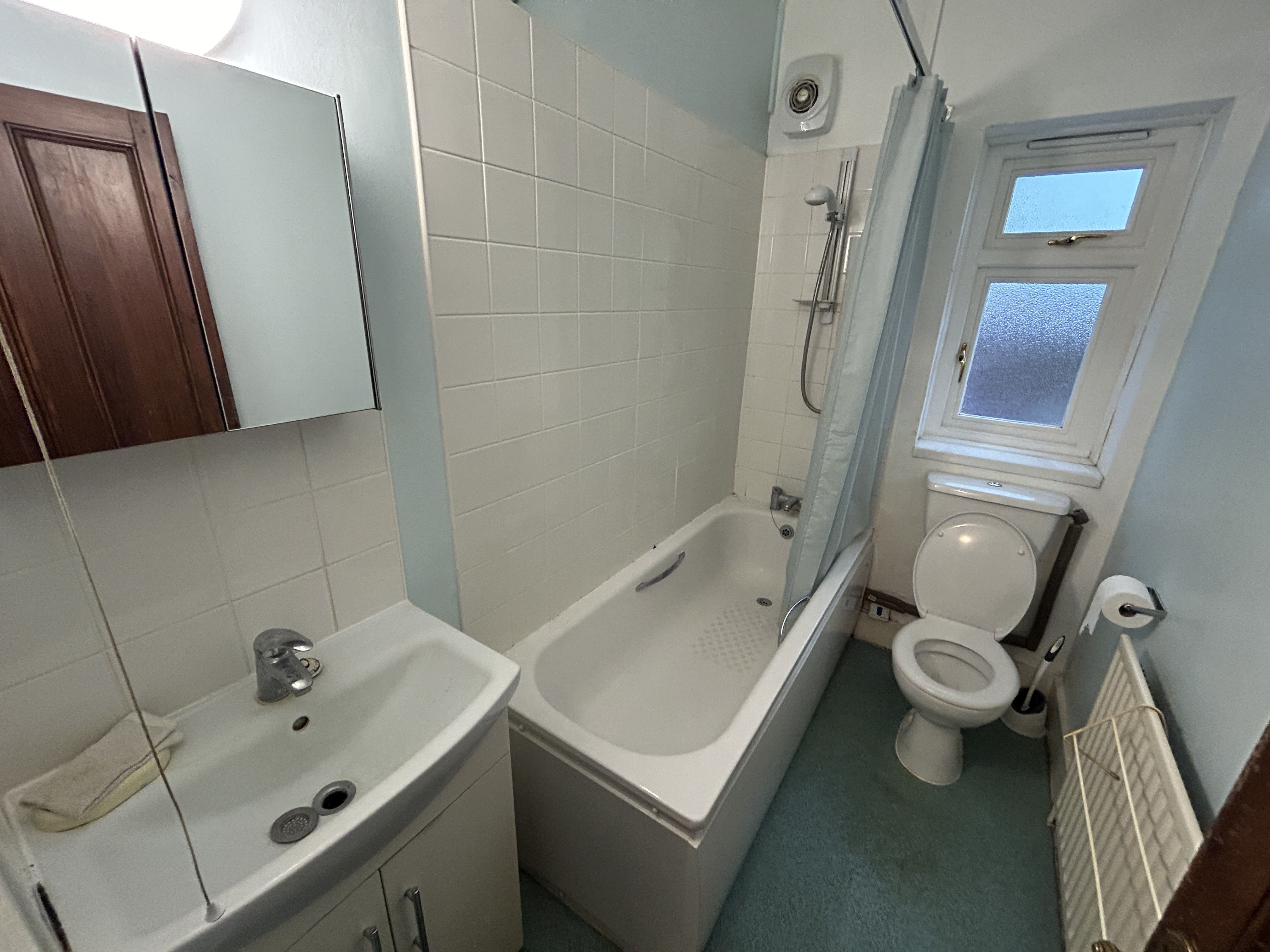 VACANT - Leasehold Self Contained Lower Ground Floor Flat