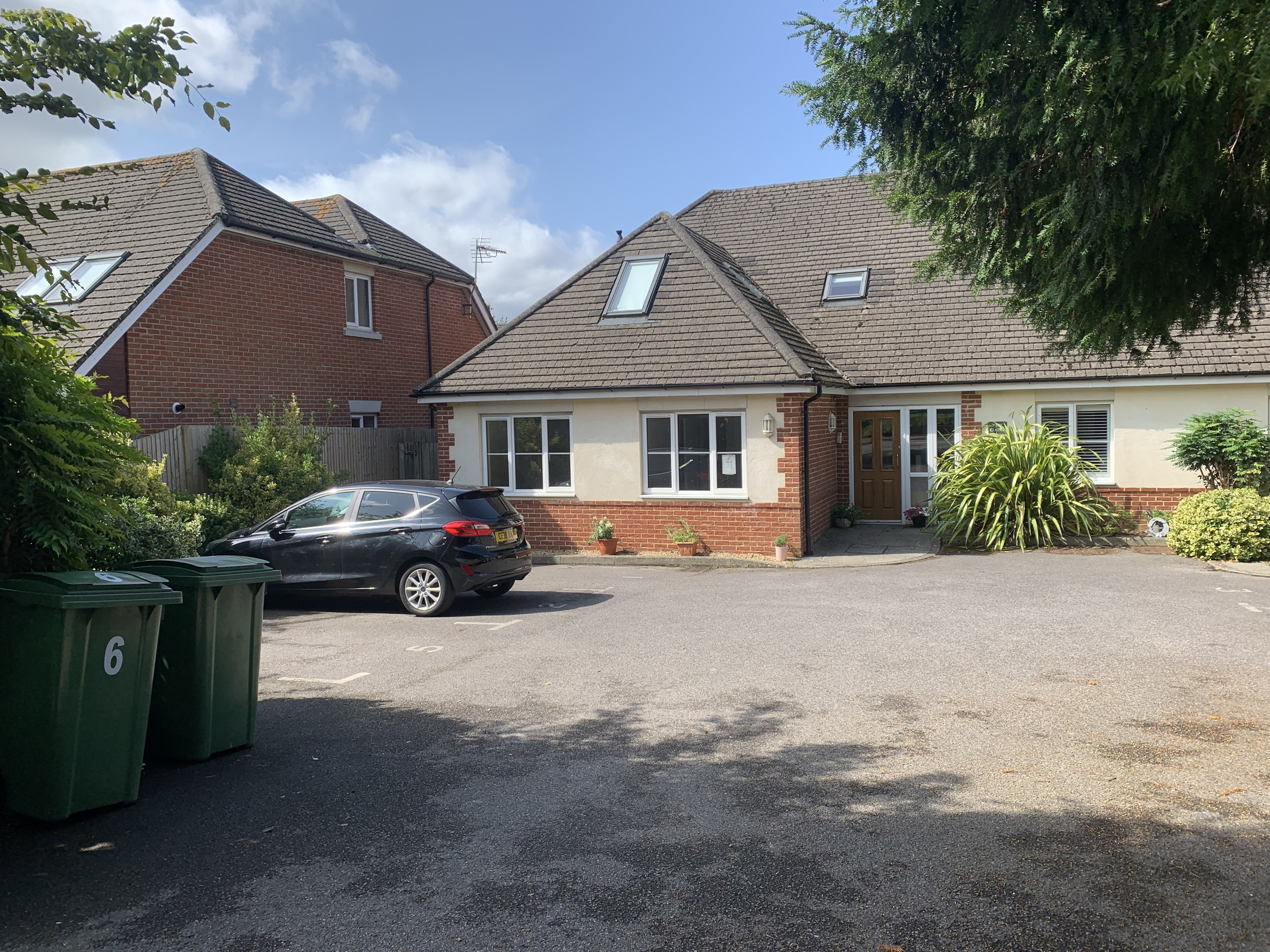 Leasehold Self Contained First Floor Flat