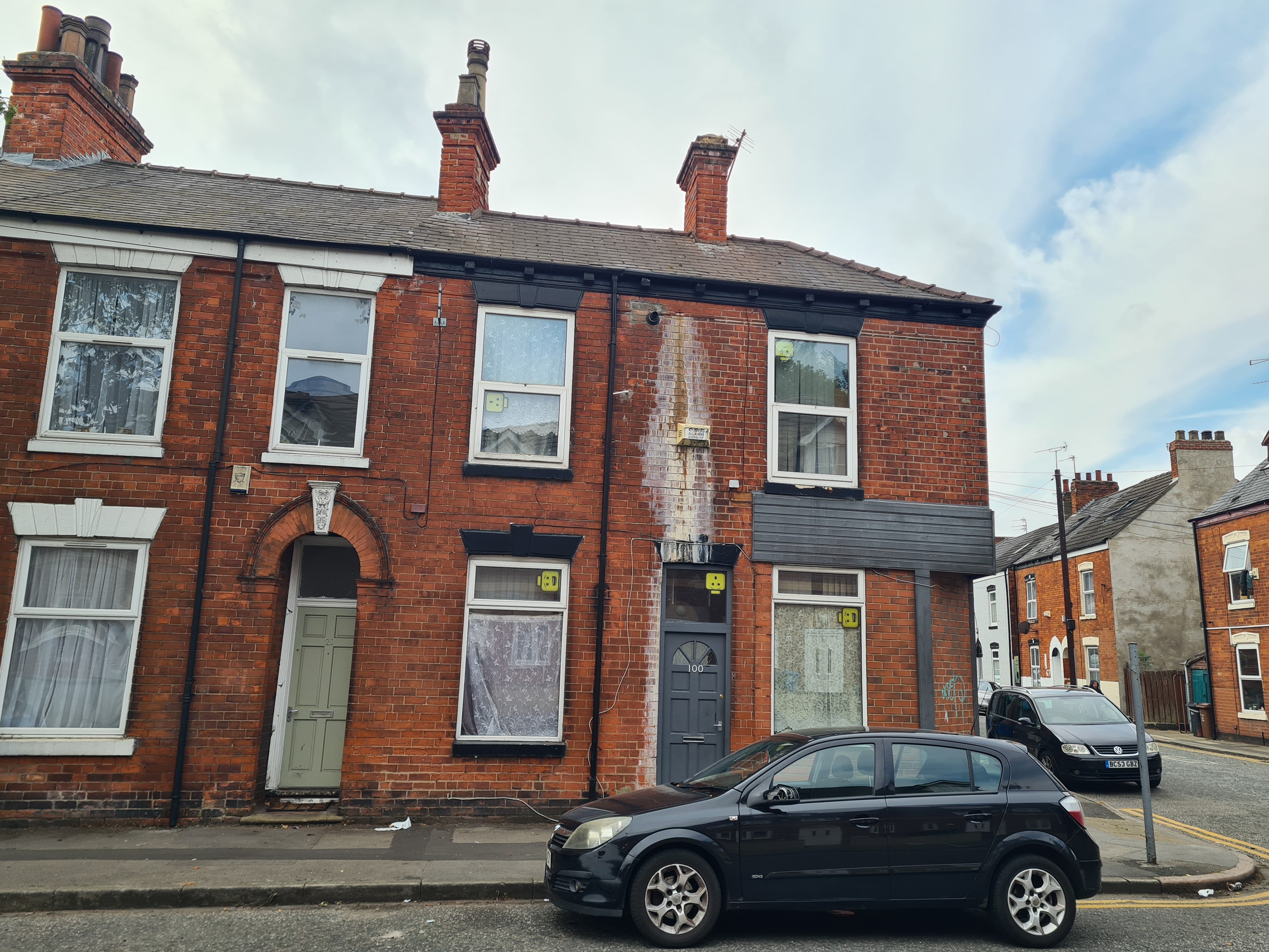 INVESTMENT - Freehold End Terrace House