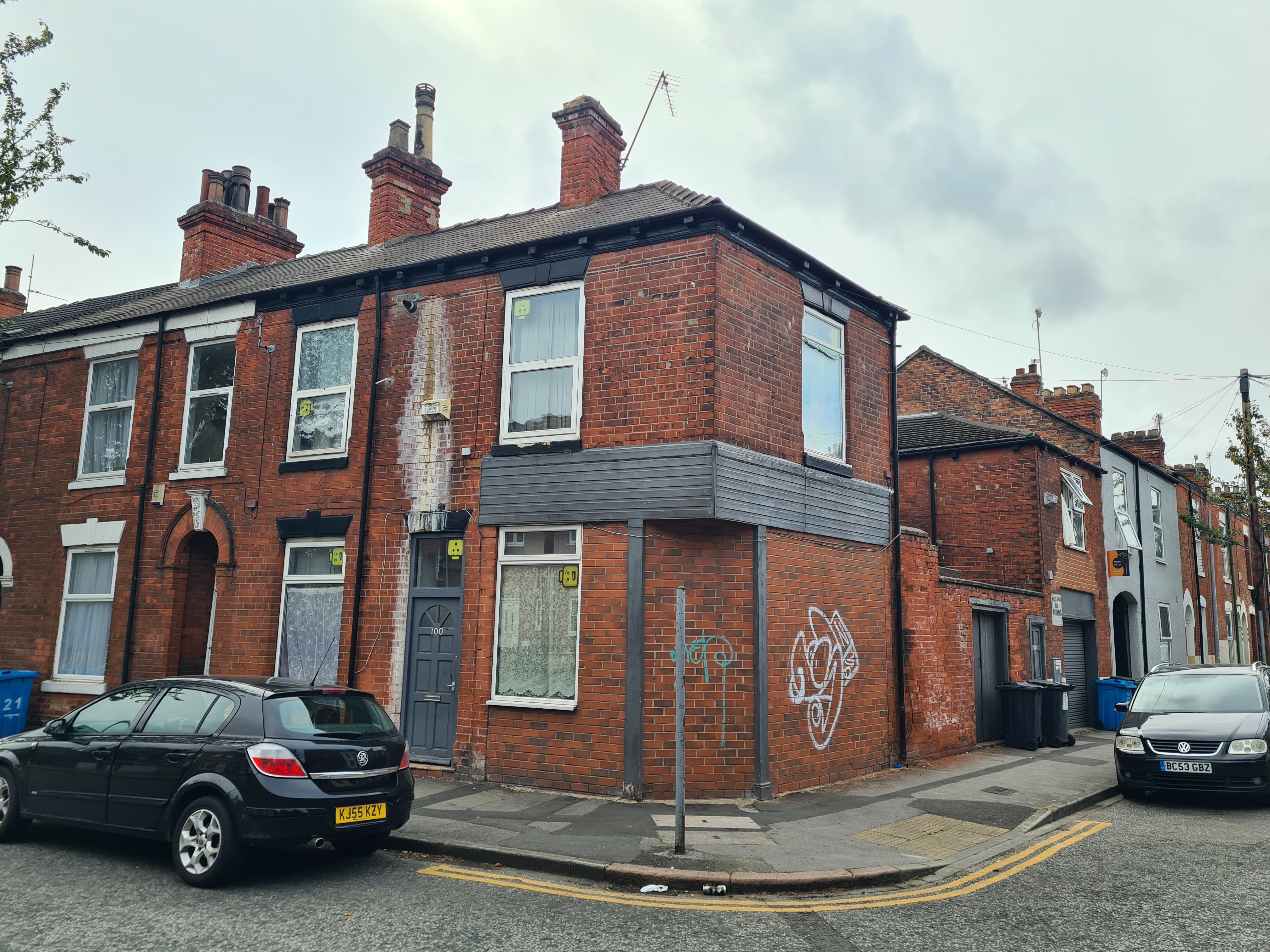 INVESTMENT - Freehold End Terrace House